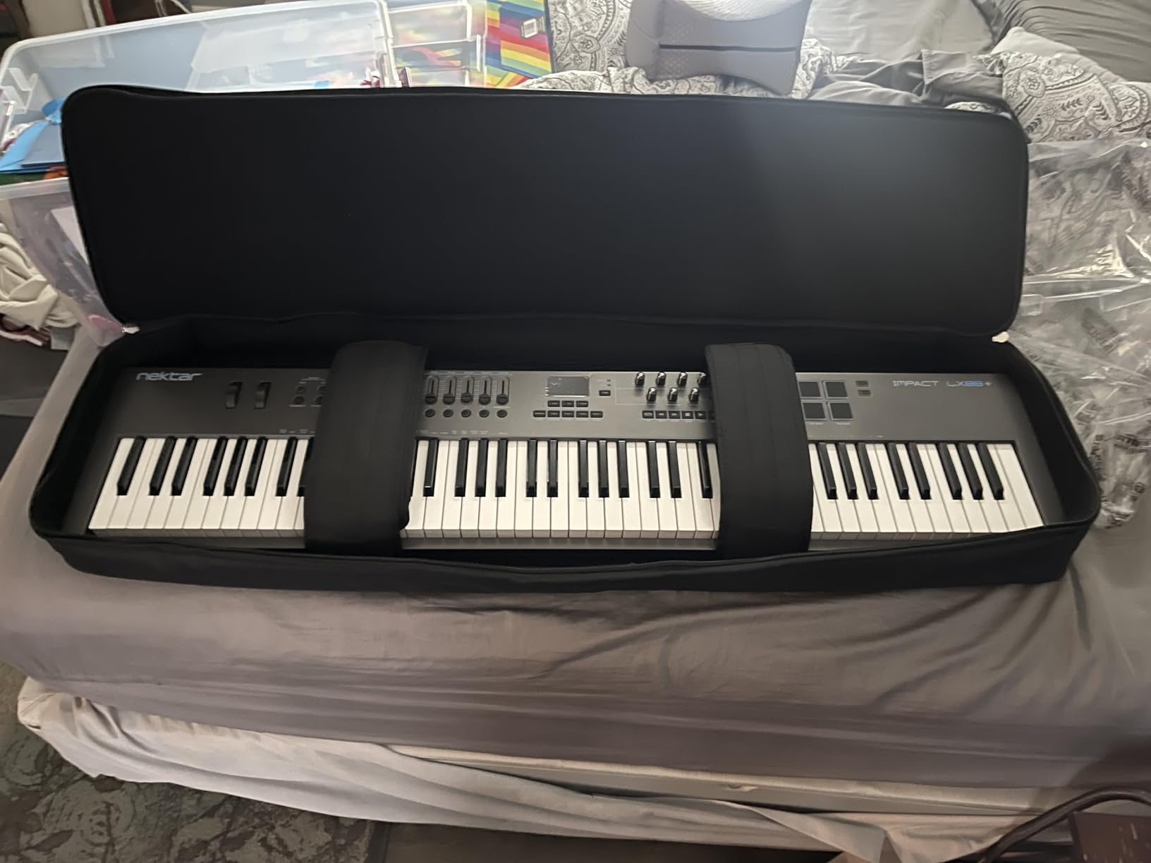 Gator Cases GKB Series Slim 61-Note Padded Keyboard Gig Bag, (GKB-61-SLIM) customer photo 2