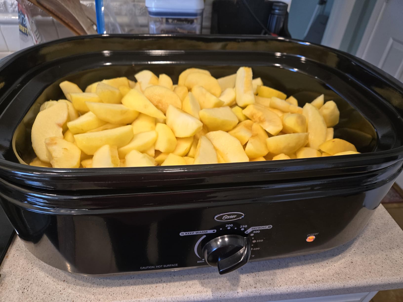 Oster CKSTRS18-BSB-W 18-Quart Roaster Oven with Self-Basting Lid, Black customer photo 1