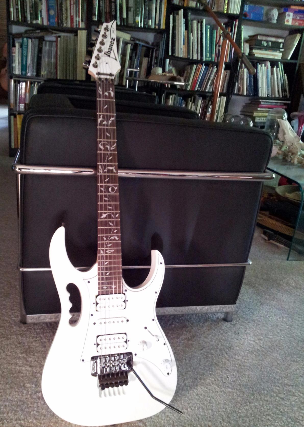 Ibanez JEMJR Steve Vai - White customer photo 2