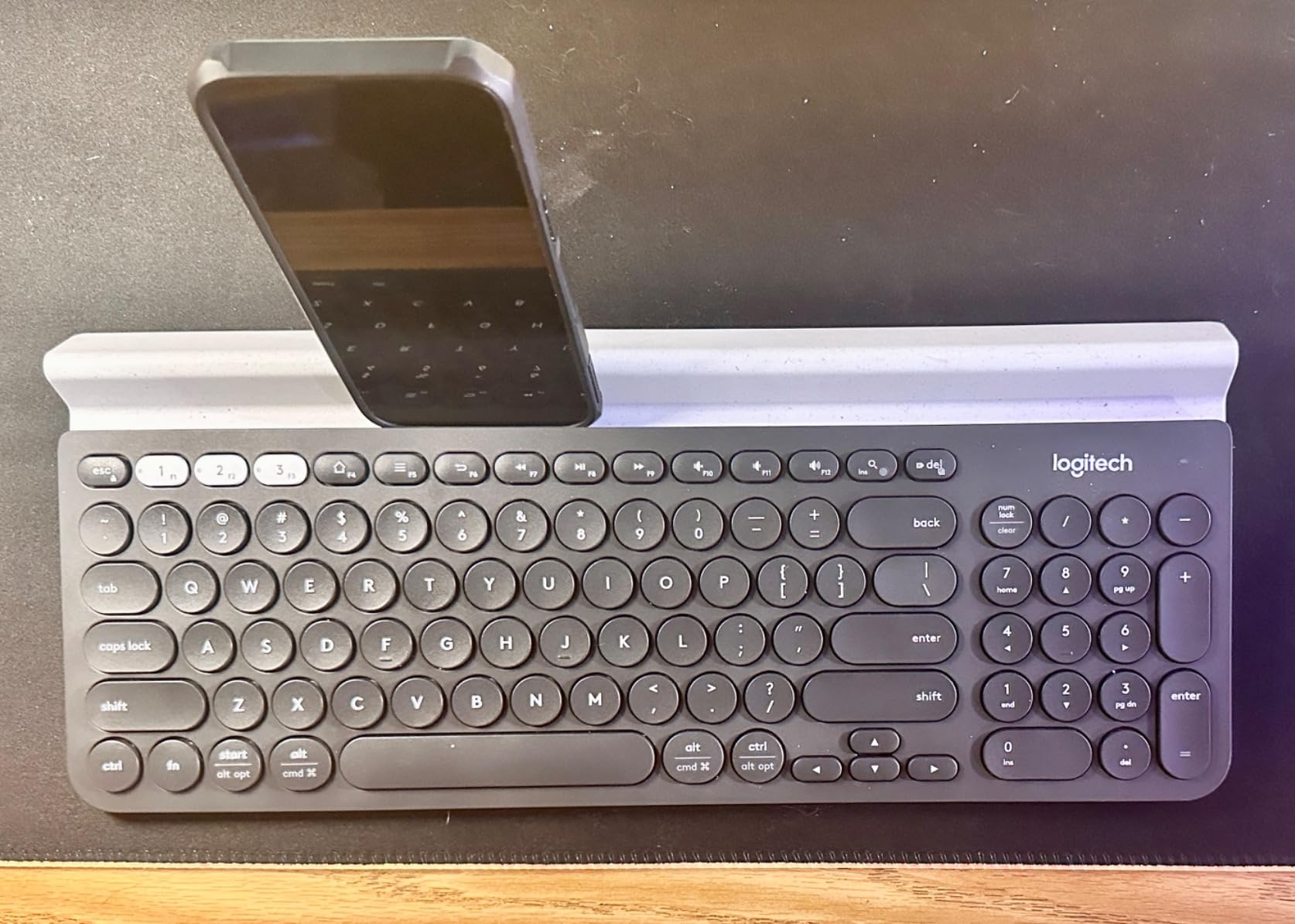 Logitech K780 Multi-Device Wireless Keyboard for Computer, Phone and Tablet - Flow Cross-Computer Control Compatible - Speckles, White customer photo 1