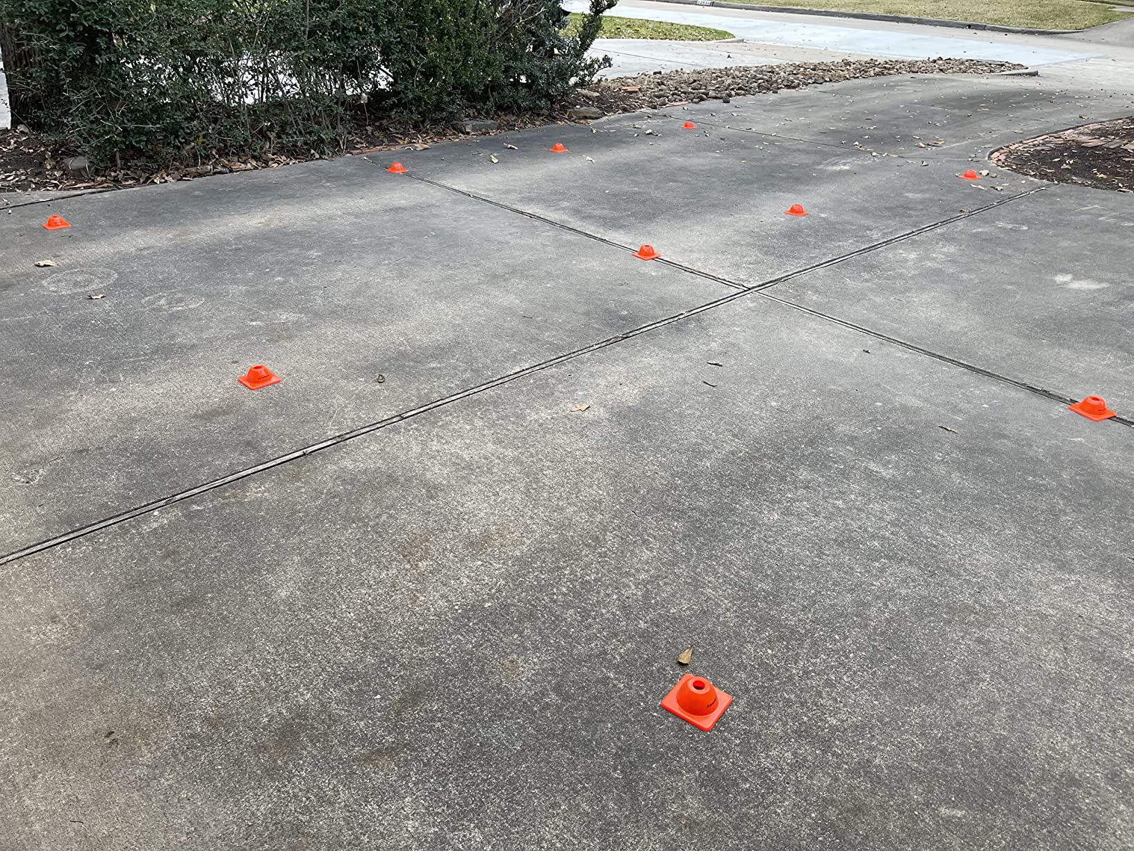 Versatyle Heavy Duty Agility Training Cones (2 in, 6 in, 9 in, 12 in, 28 in) for Sports, Kids Coaching, Multipurpose Field Marker Cones, Soccer, Basketball Drills, Bike, Motorcycle, Traffic Training customer photo 2