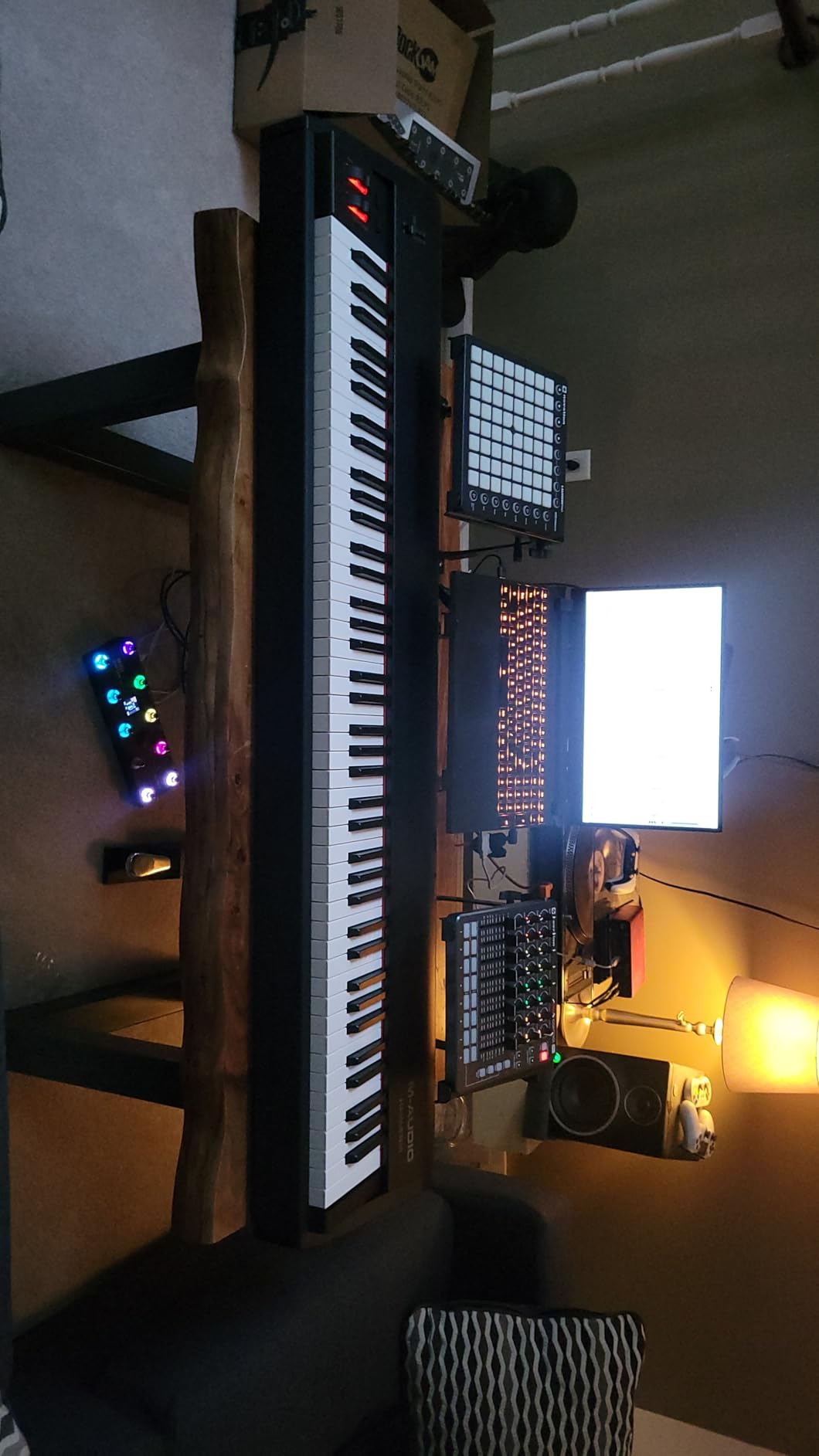 M-Audio Hammer 88 - USB MIDI Keyboard Controller with 88 Hammer Action Piano Style Keys Including A Studio Grade Recording Software Suite customer photo 2