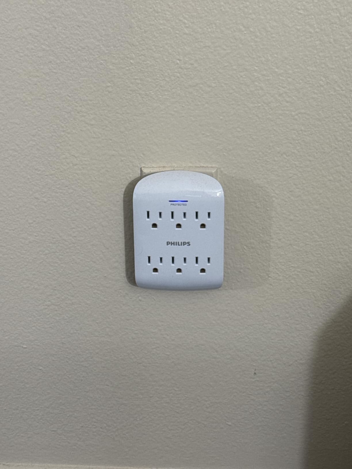 Philips 6-Outlet Extender Surge Protector, Wall Tap, 900 Joules, 3-Prong, Space Saving Design, Protection Indicator LED Light, ETL Listed, White, SPP3461WA/37 customer photo 1