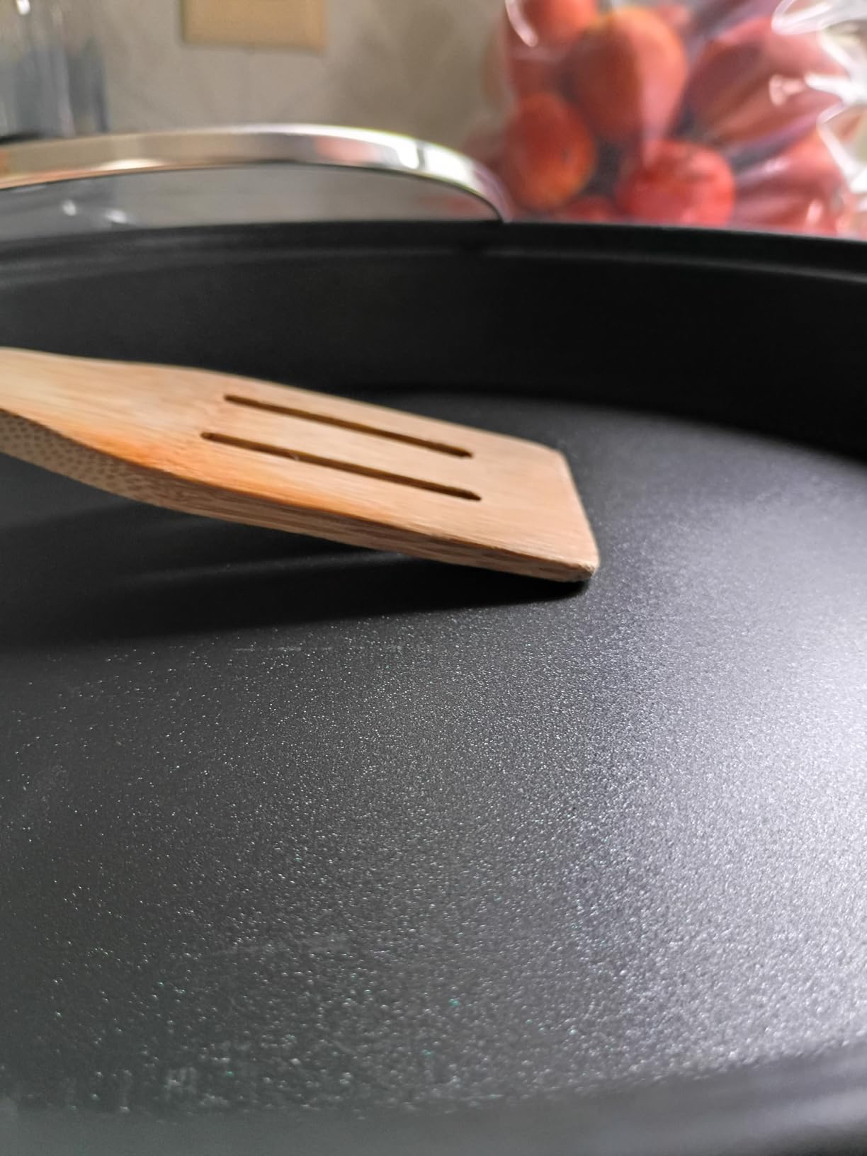 OVENTE Electric Wok with Nonstick Coating, 13 Inch Family-Sized Skillet, 1400W Power, Adjustable Temperature, Tempered Glass Lid, Cool Touch Handles and Easy to Clean Frying Surface, Black SK3113B customer photo 1