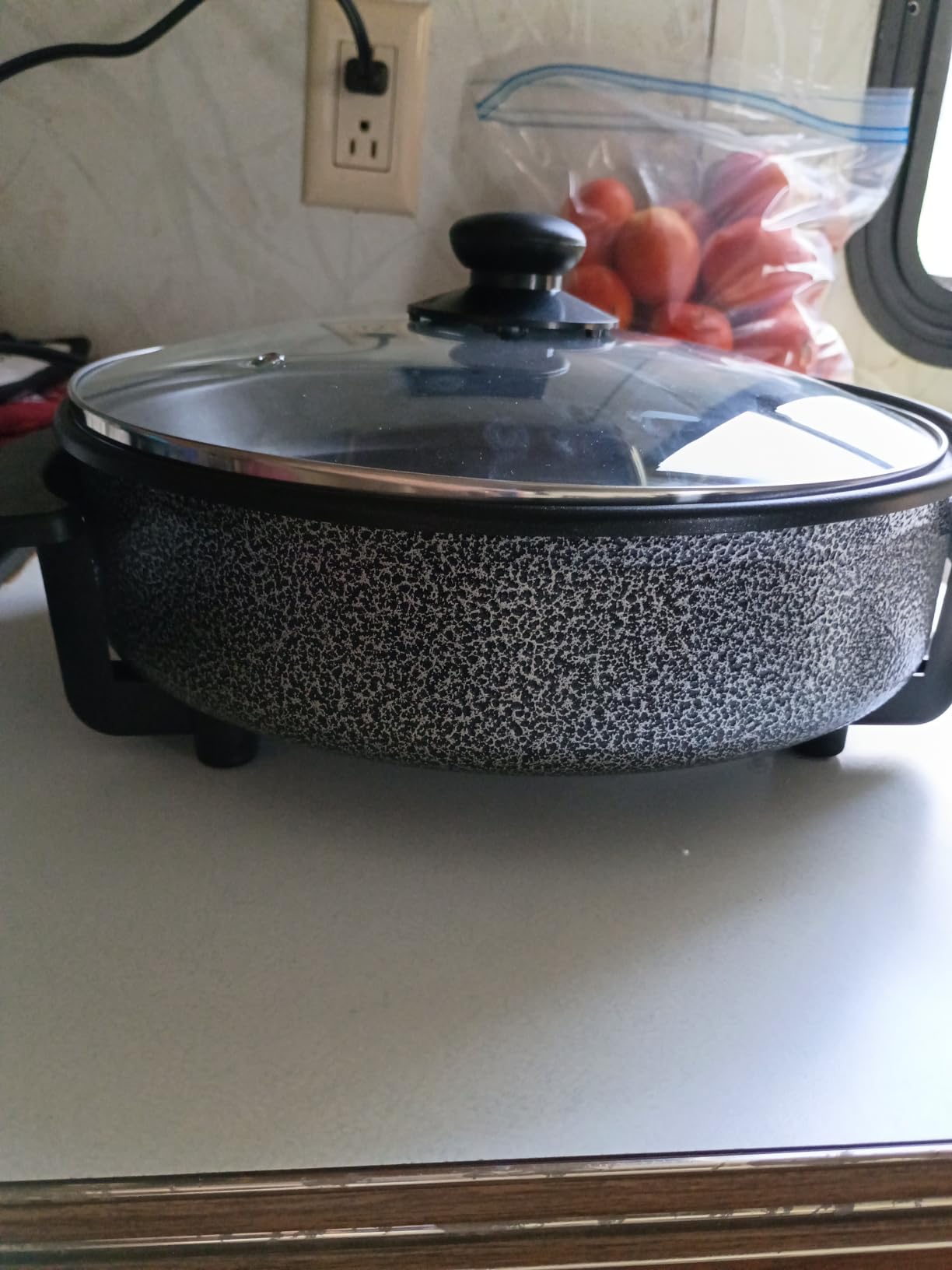 OVENTE Electric Wok with Nonstick Coating, 13 Inch Family-Sized Skillet, 1400W Power, Adjustable Temperature, Tempered Glass Lid, Cool Touch Handles and Easy to Clean Frying Surface, Black SK3113B customer photo 2