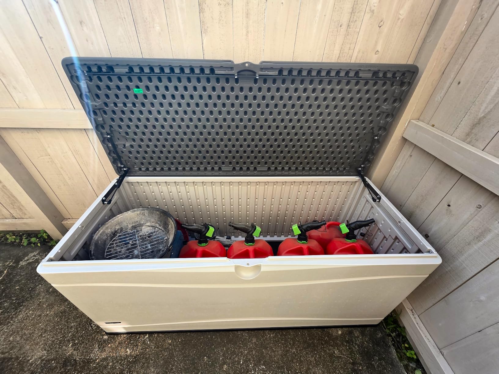 LIFETIME 60298 Heavy Duty Outdoor Storage Deck Box, 130 Gallon, Gray customer photo 1