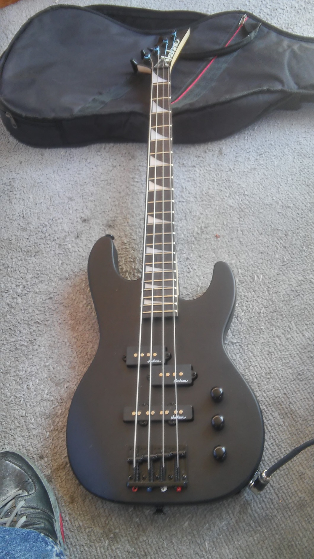 Jackson JS Series Concert Bass Minion JS1X, Satin Black, Amaranth Fingerboard customer photo 2