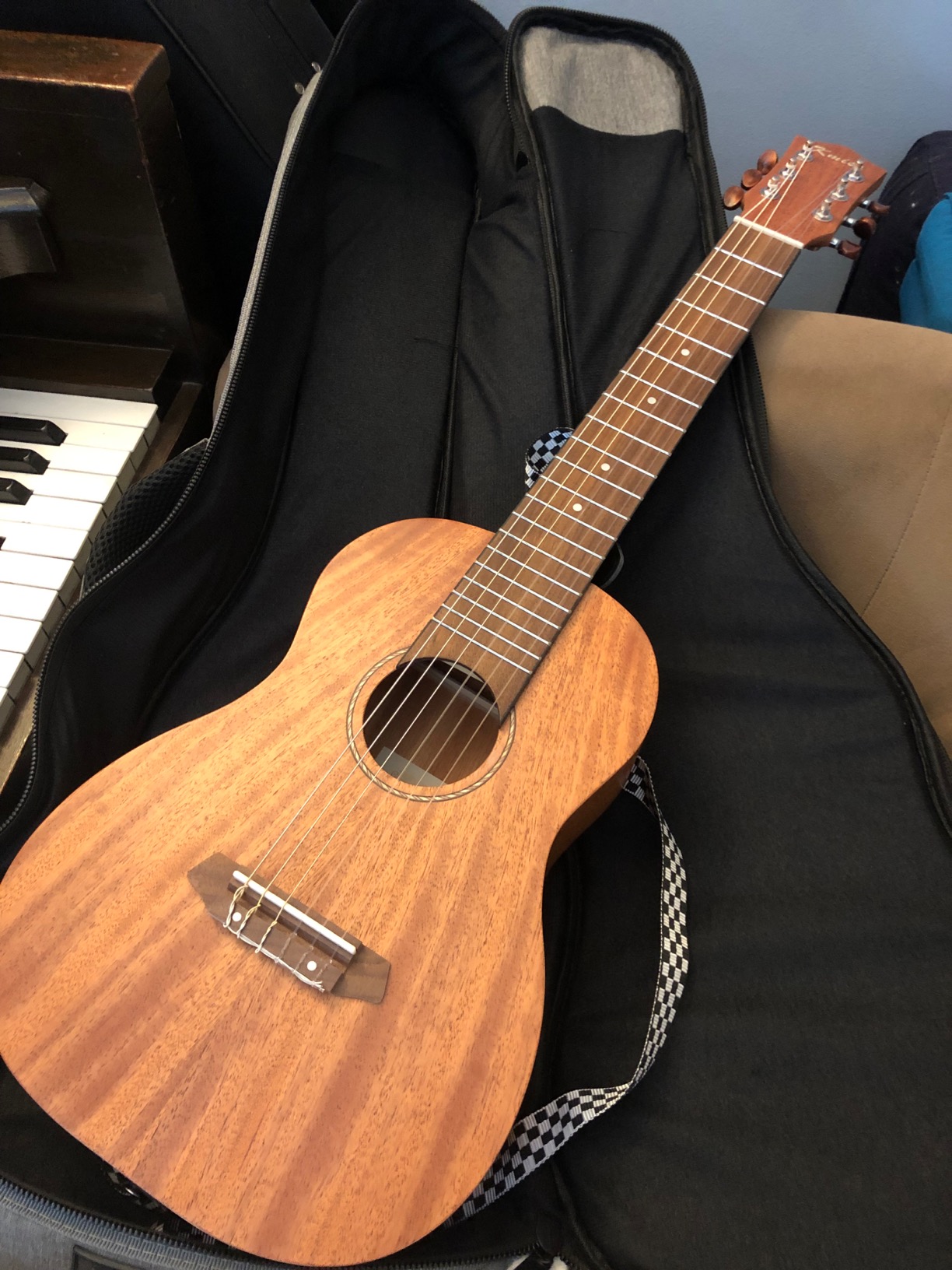 31 Inch Guitarlele Mini Travel Guitar Ukulele, Solid Mahogany Body for Adults, Portable Acoustic Guitalele with Gig Bag, Picks & Strap customer photo 1