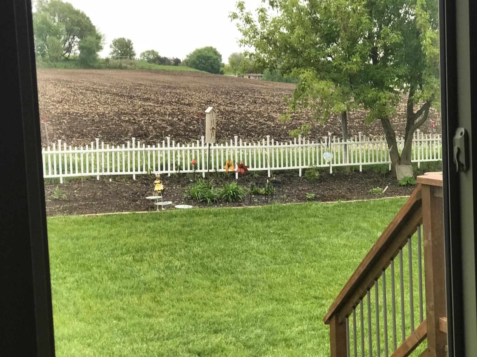 3ft H x 3.5ft W (2 Panels) No Dig Zippity Baskenridge Fence Panel Kit, Vinyl Section, White Vinyl Fence for Yard, Temporary Barrier for Backyard, White Picket Garden Border, DIY ZP19037 customer photo 1