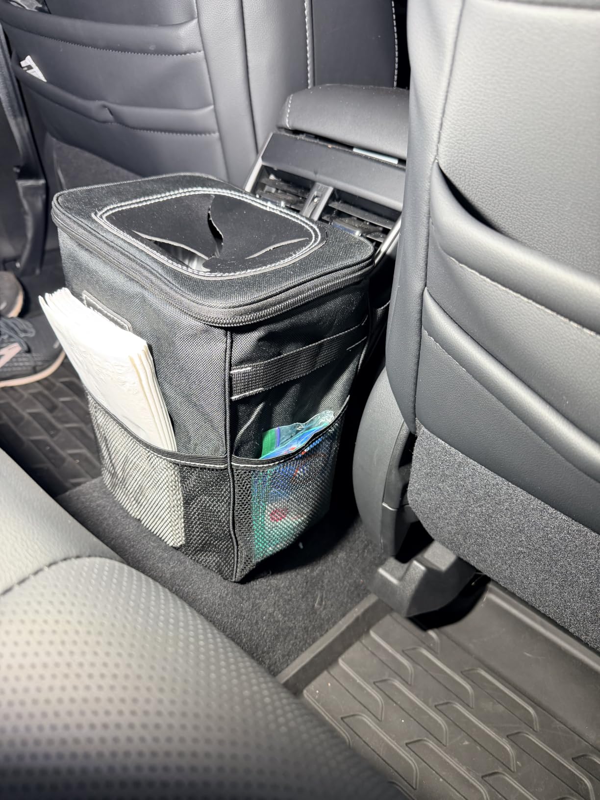 HOTOR Car Trash Can with Lid and Storage Pockets - 100% Leak-Proof Organizer, Waterproof Garbage Can, Multipurpose Trash Bin for Car, 2 Gallons, Black customer photo 1