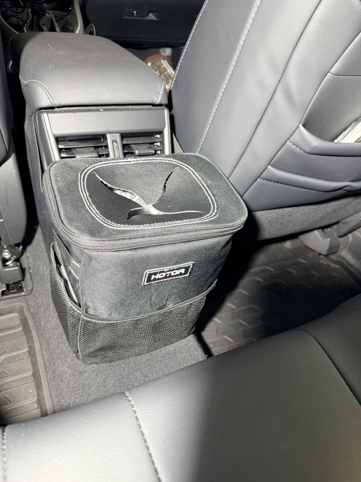 HOTOR Car Trash Can with Lid and Storage Pockets - 100% Leak-Proof Organizer, Waterproof Garbage Can, Multipurpose Trash Bin for Car, 2 Gallons, Black customer photo 2