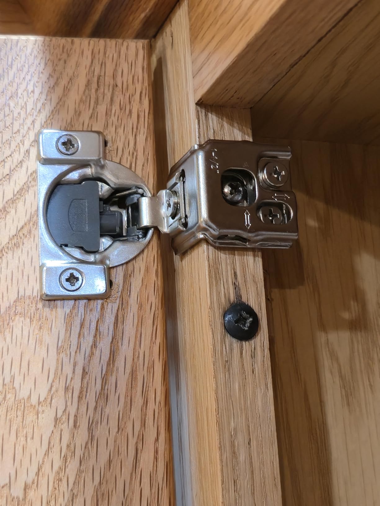 Berta 50-Pack, 1 5/16 inch Overlay Soft Closing Face Frame Cabinet Hinges, 105 Degree 6-Ways 3-Cam Adjustment Concealed Kitchen Cabinet Door Hinges with Screws (1-5/16 inch, 50 Pieces) customer photo 1