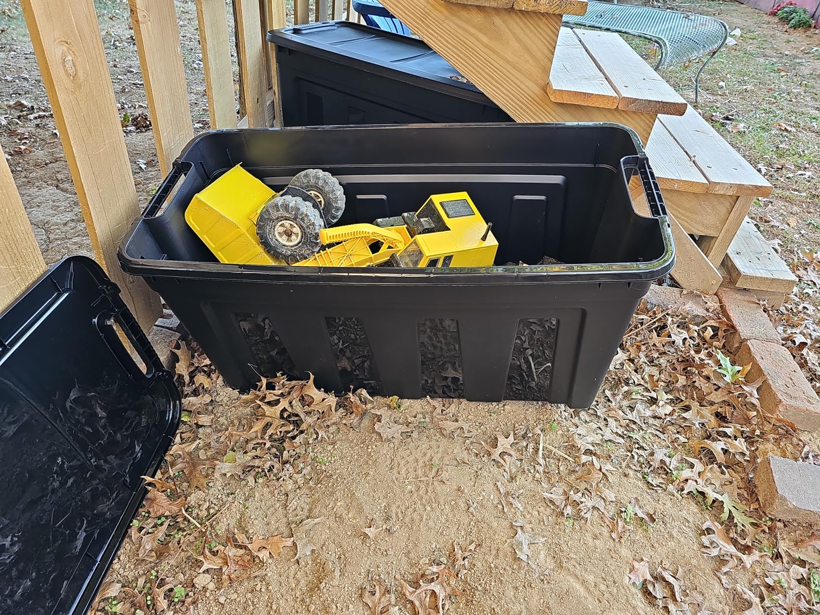 IRIS USA 31 Gallon Heavy Duty Storage Totes with Easy-Grip Handles, 4 Pack - Large Bins with Lids Garage Organizing Tubs, Durable Stackable Utility Containers, Made in USA - Black customer photo 1