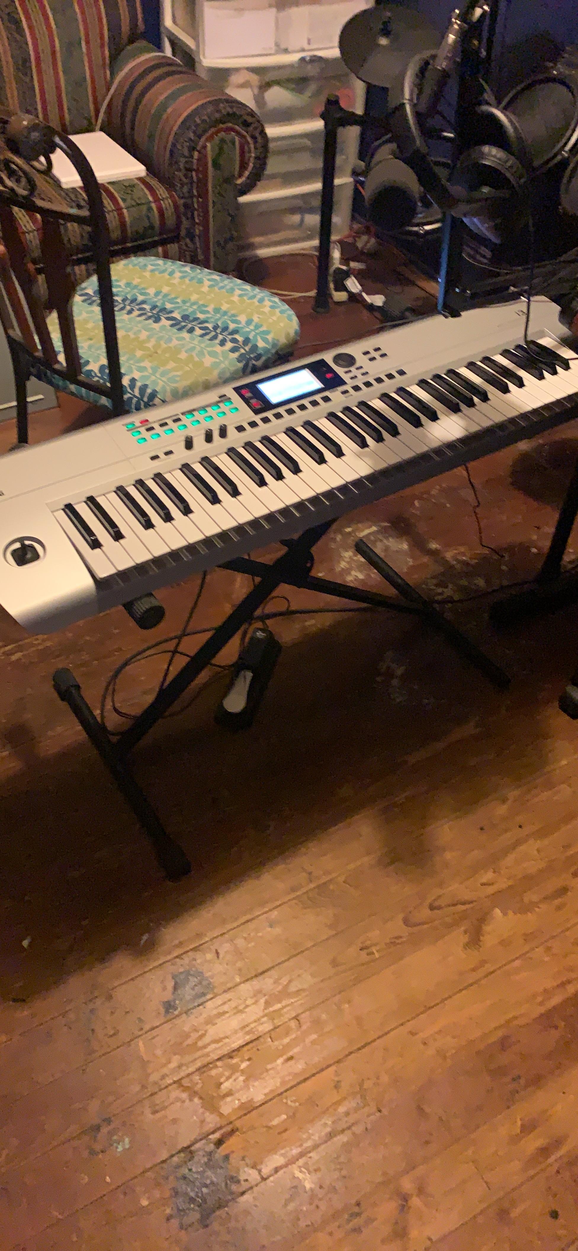 Korg i3 Arranger Keyboard - 76-Key Music Workstation, Silver customer photo 1