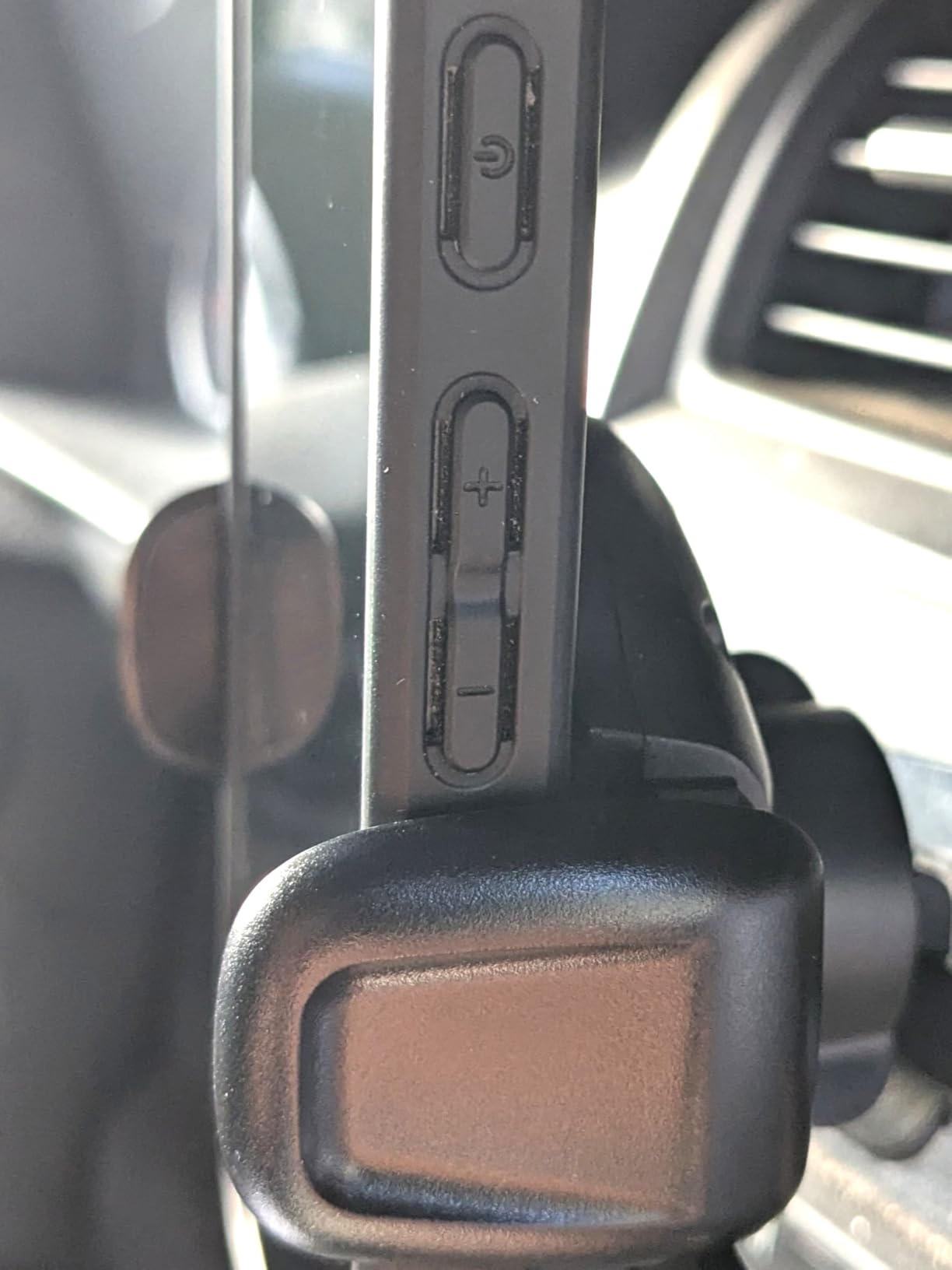 iOttie Easy One Touch Signature CD Slot Mount - Universal Car Phone Holder for iPhone, Google, Samsung, Moto, LG, and all other Smartphones customer photo 1