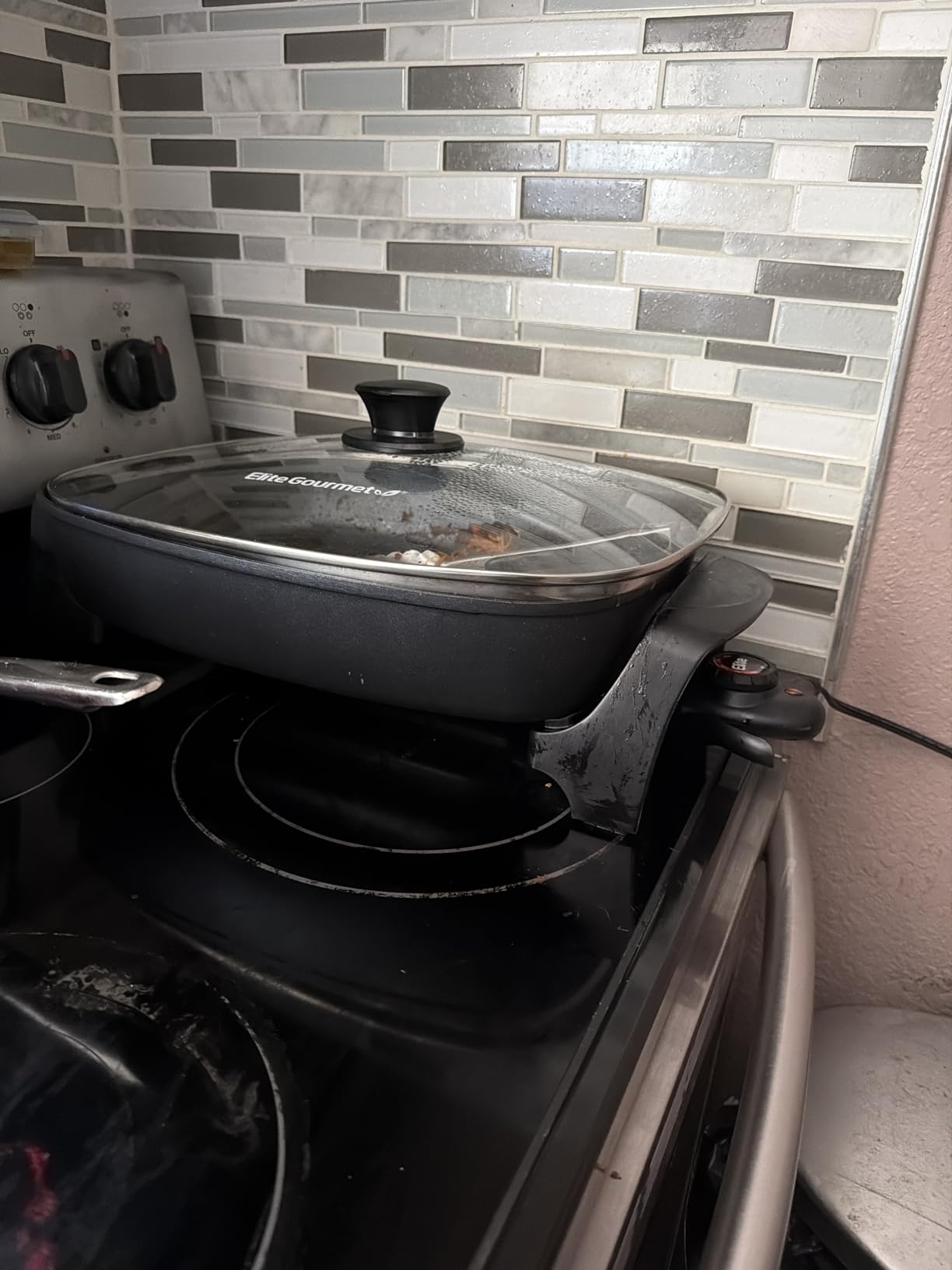 Elite Gourmet EG6201 Extra Deep 12x12x3.2 Inch 7.5Qt Scratch Resistant Dishwasher Safe Non-stick Electric Skillet with Glass Vented Lid, Adjustable Temperature, Black customer photo 2