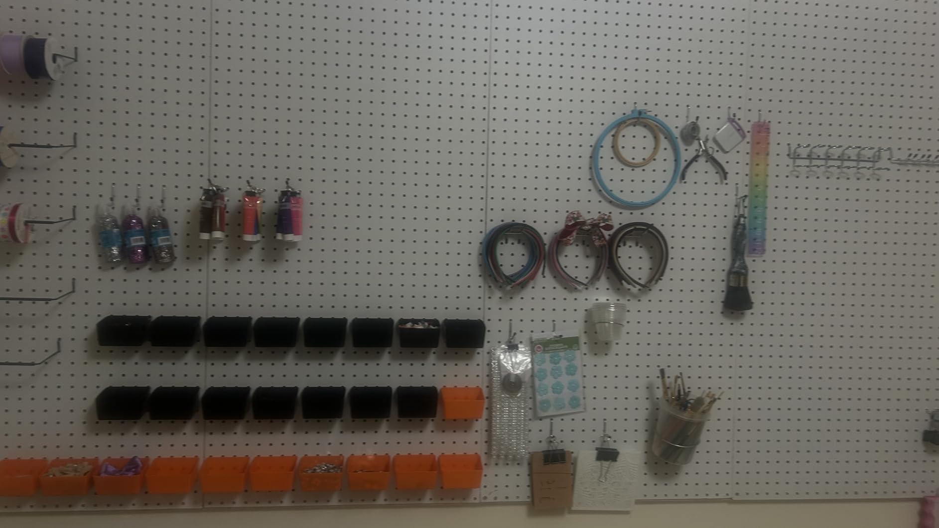 HORUSDY 150 PCS Pegboard Hooks Assortment Kit - 15 Types Heavy Duty Pegboard Accessories with Bins - Fits 1/8 & 1/4 Inch Pegboard Metal Hooks for Garage, Workshop, and Tool Organization customer photo 1