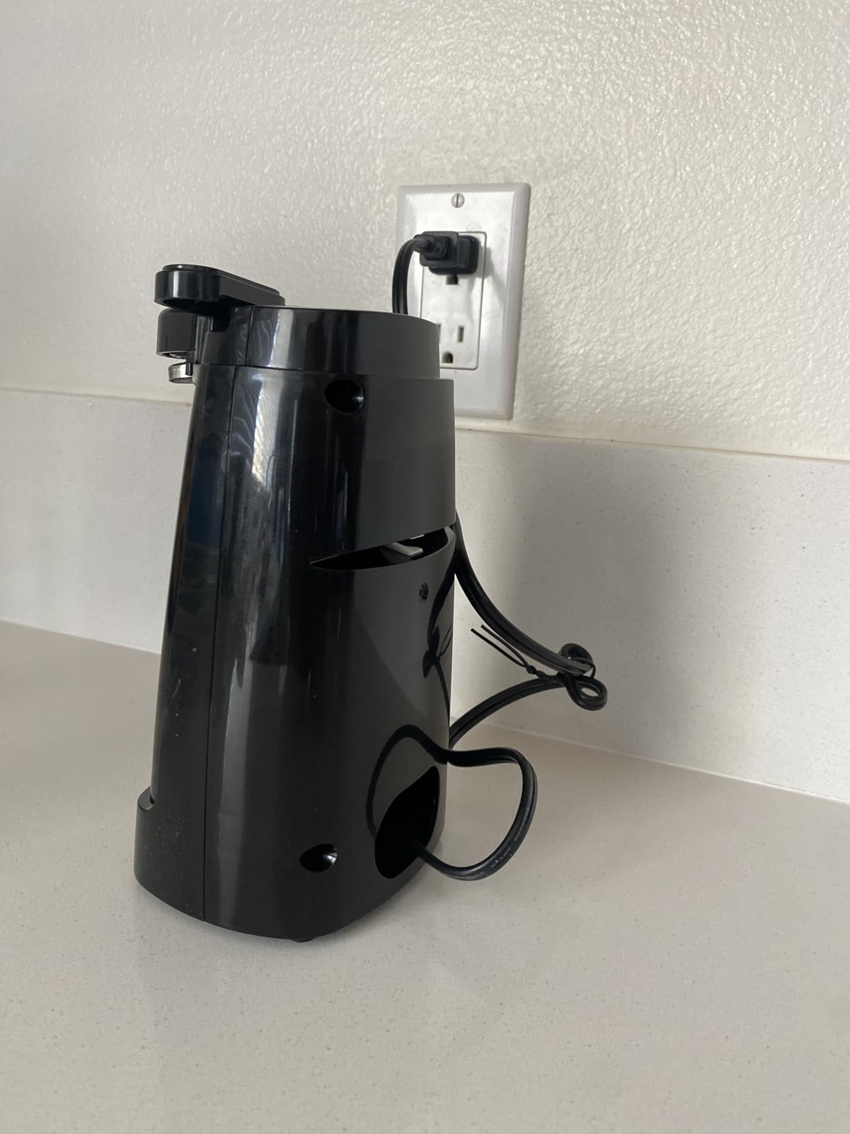 bella Electric Can Opener and Knife Sharpener, Removable Cutting Lever, Cord Storage, Stainless Steel Blade, Black customer photo 2