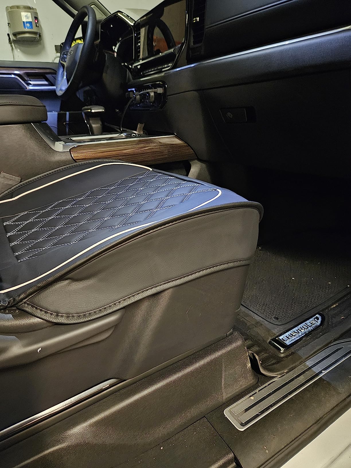 Aierxuan Seat Covers for Truck Chevy Chevrolet Silverado GMC Sierra Pickup 2007-2026 1500 2500HD 3500HD Trail Boss Z71 Crew Double Extended Cab Waterproof Leather Protectors (Full Set, Black) customer photo 2