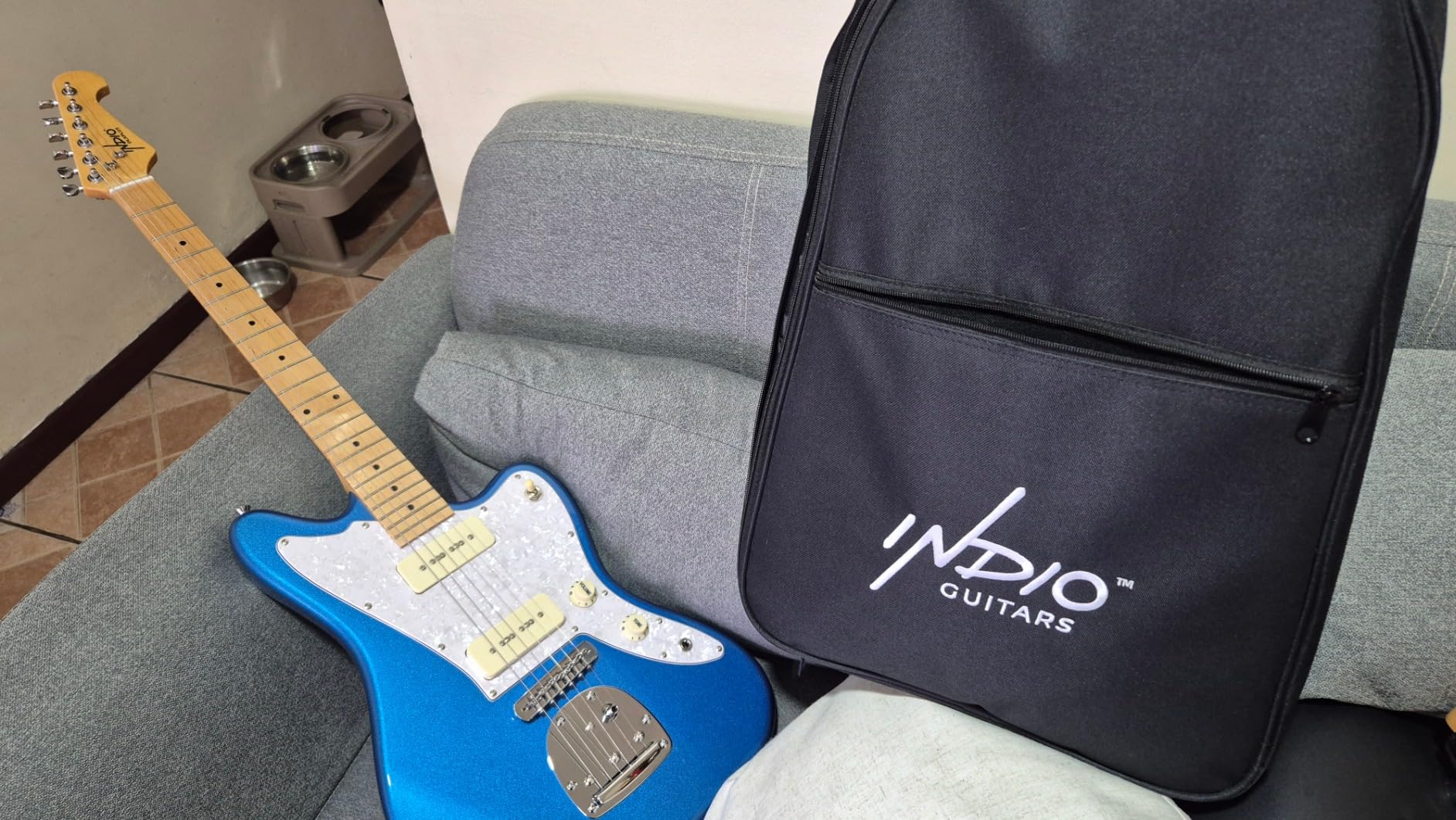 Monoprice Indio Series Offset DLX Plus Electric Guitar customer photo 1