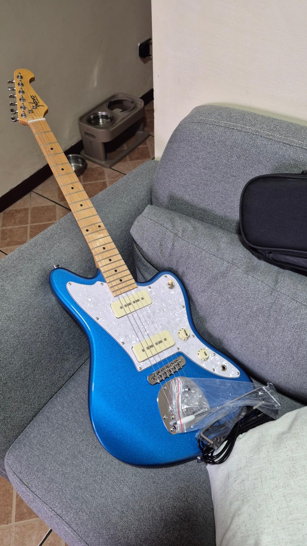 Monoprice Indio Series Offset DLX Plus Electric Guitar customer photo 2