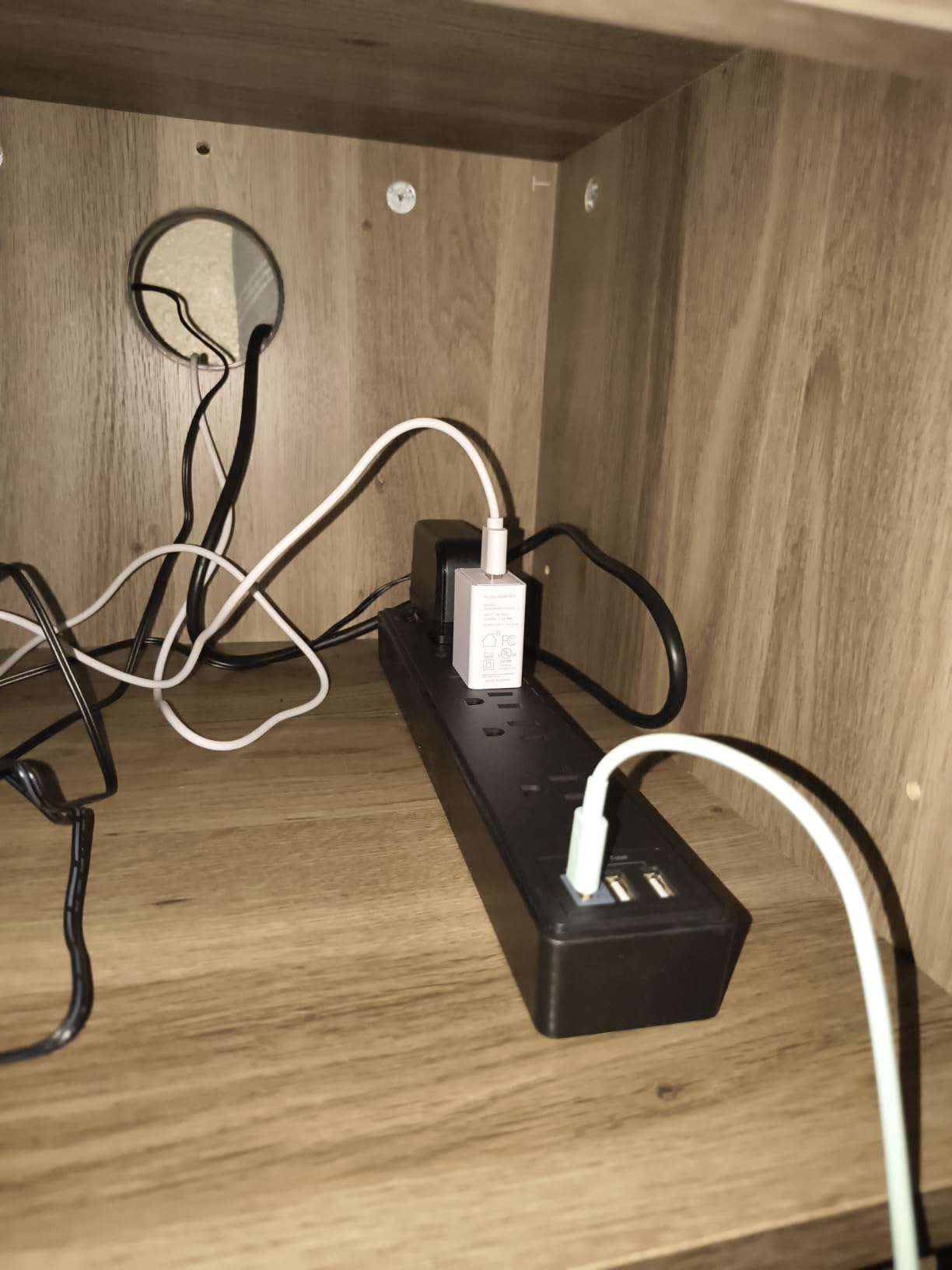 6Ft Power Strip Surge Protector - Yintar Extension Cord with 6 AC Outlets and 3 USB Ports for Home, Office, Dorm Essentials, 1680 Joules, ETL Listed, Black customer photo 1