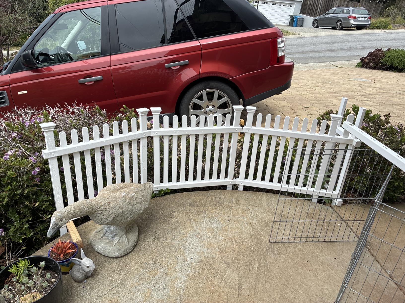 2ft H x 2ft W (3 Panels) No Dig Zippity Roger Rabbit Garden Fence Kit, White Vinyl Picket Panels, Garden Border and Edging for Dogs, Outdoor Dog Barrier for Yard, ZP19056 customer photo 1