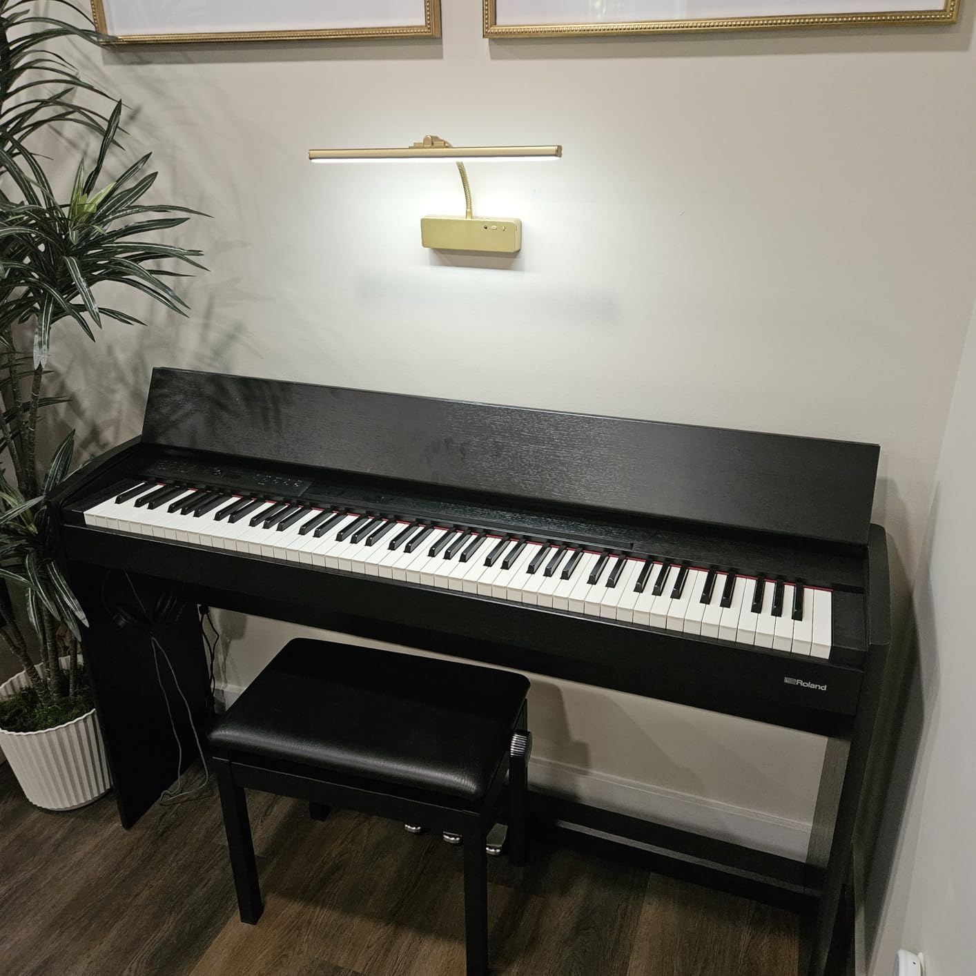 Roland F701 Digital Pianos - Home (F701-LA) customer photo 1