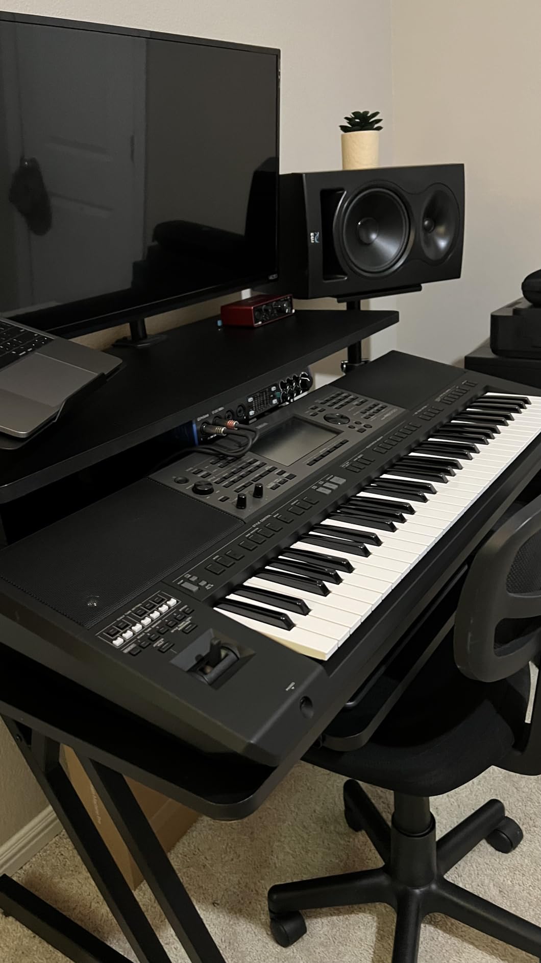 Yamaha PSR-A5000 61-Key World Music Arranger Keyboard with 210 New World Music Styles, Assignable Joystick Controller customer photo 1