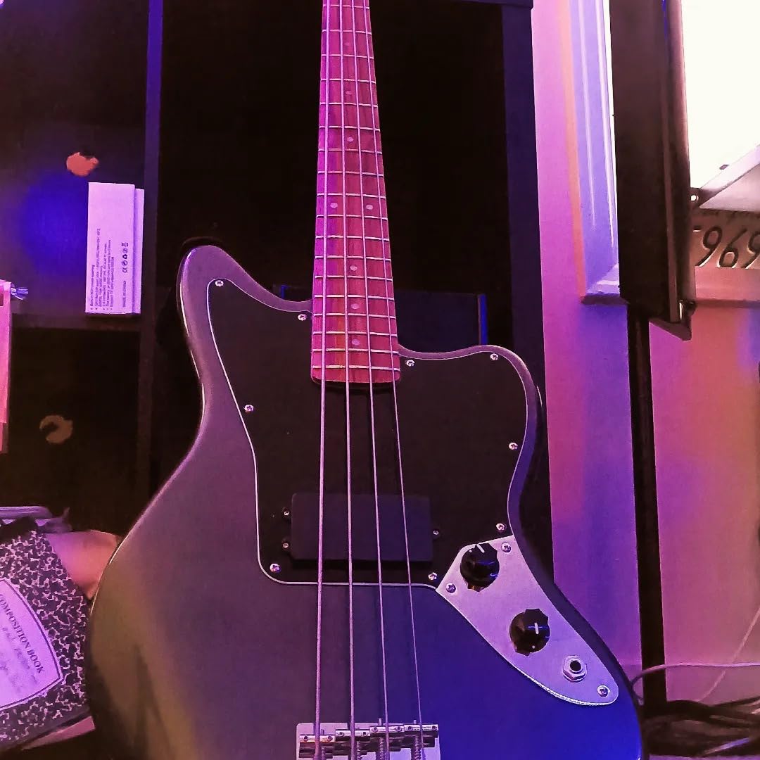 Squier Affinity Series Jaguar Bass, Charcoal Frost Metallic, Laurel Fingerboard, Left-Handed customer photo 2