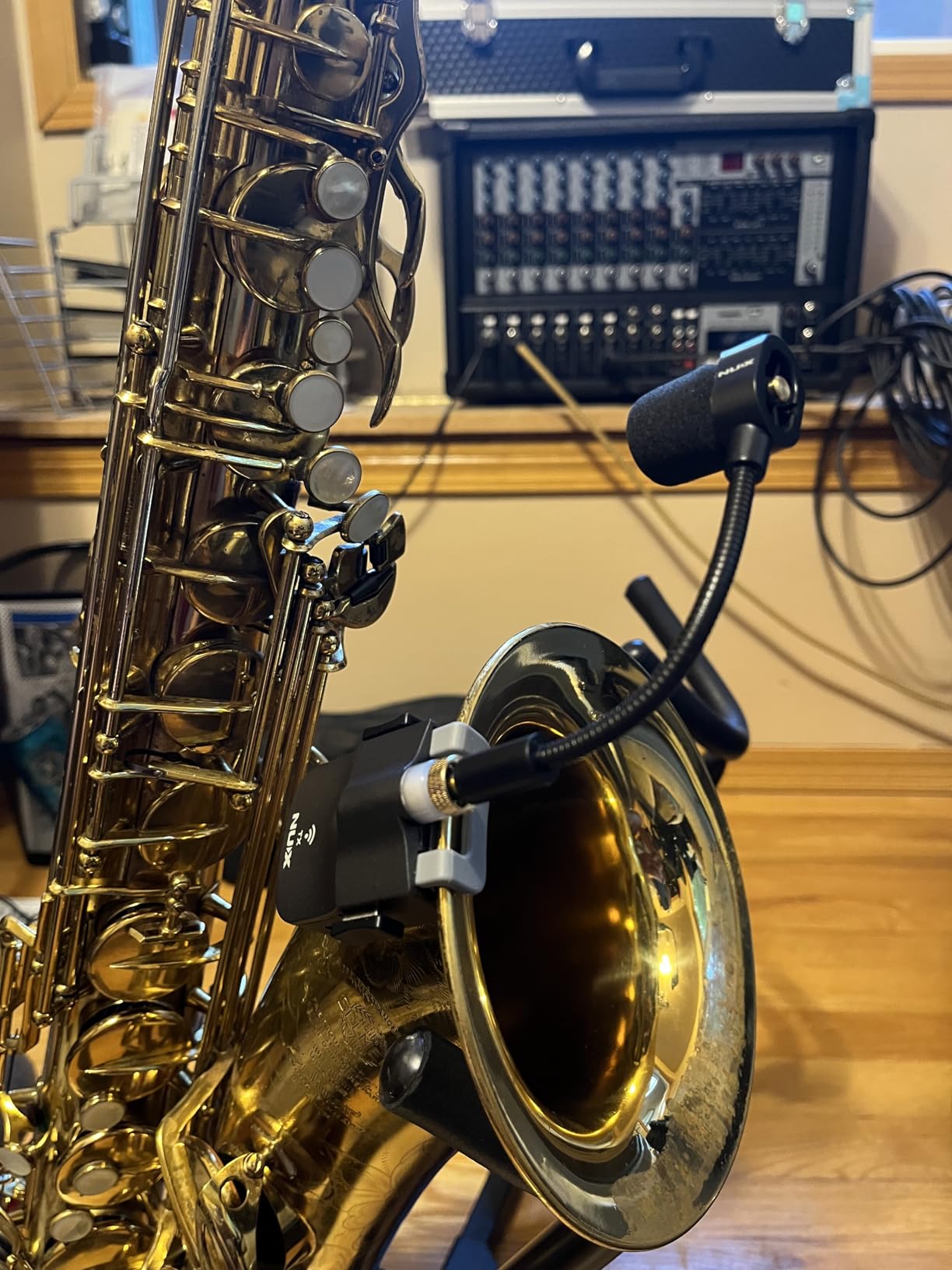 NUX B-6 Saxophone Wireless System with Charging Case, 20 Meter Range, High-Resolution 24-bit/44.1kHz Audio, 2.4GHz Wireless Saxophone Microphone customer photo 1