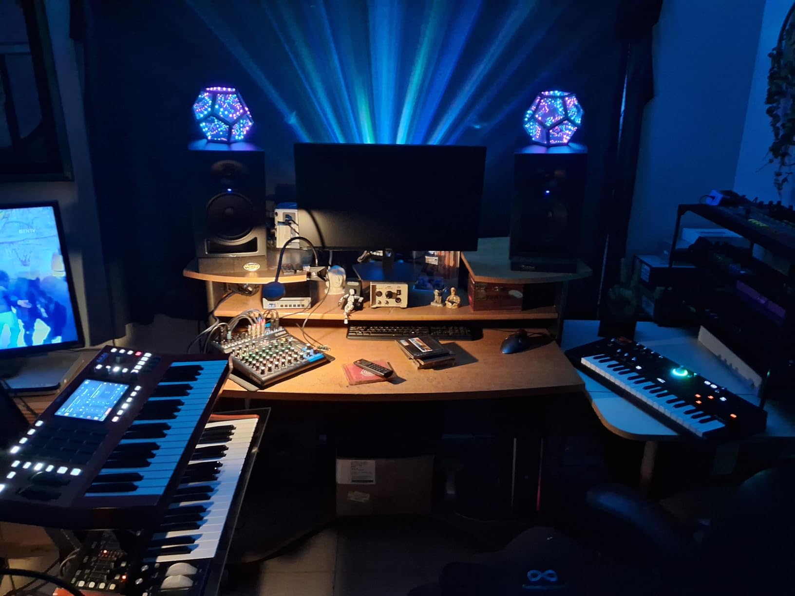 Kali Audio LP-6 V2 6.5-Inch Project Lone Pine Powered Studio Monitor (Single, Black) customer photo 2