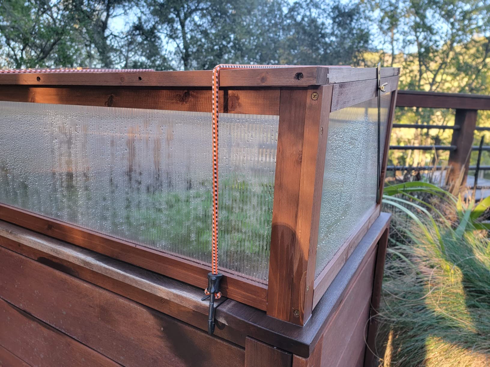 Outsunny Wooden Cold Frame Greenhouse, Mini Greenhouse with Polycarbonate Board and Solid Wood Frame, Green House Cold Frame, Indoor Outdoor Terrarium Planter Box, 39