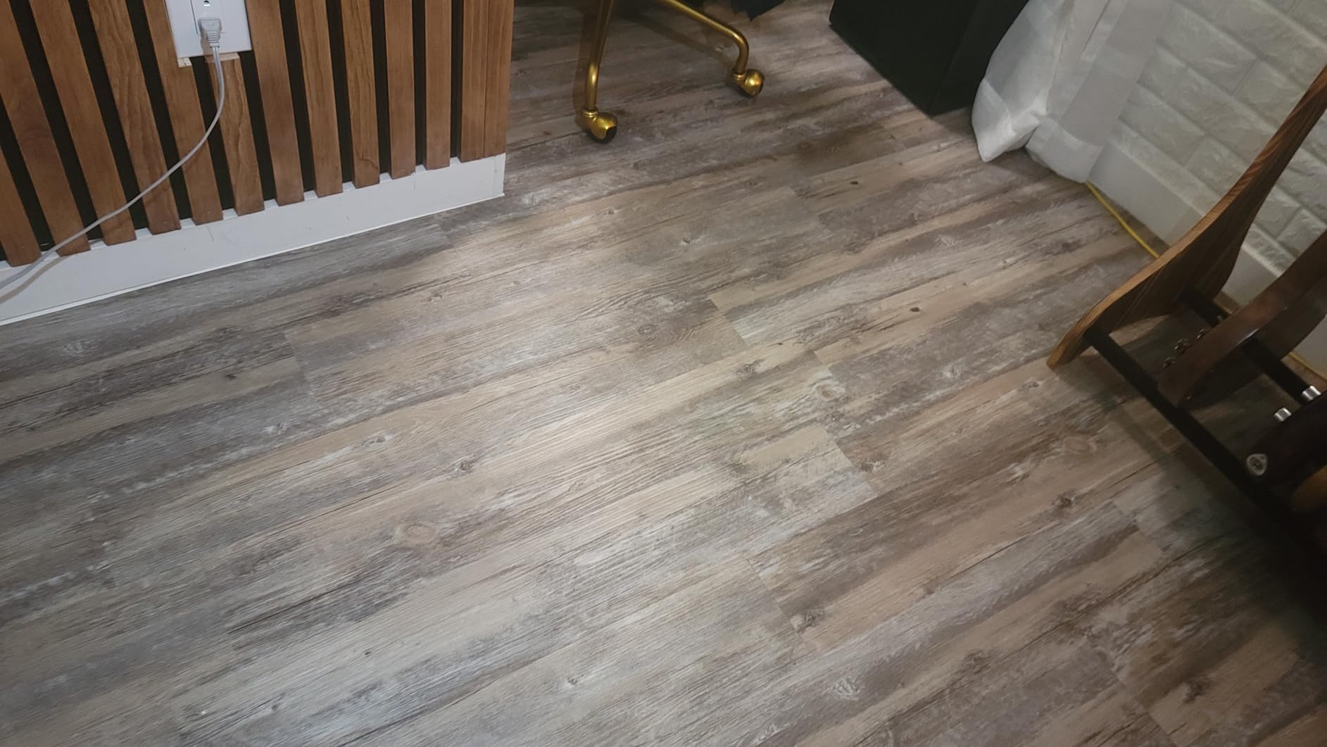 Art3d 36-Pack 54 Sq.ft Peel and Stick Floor Tiles Vinyl Plank Flooring Wood Look, Adhesive and Waterproof Tile Sticker for Bedroom, Living Room, Kitchen, RV in Old Wood customer photo 1