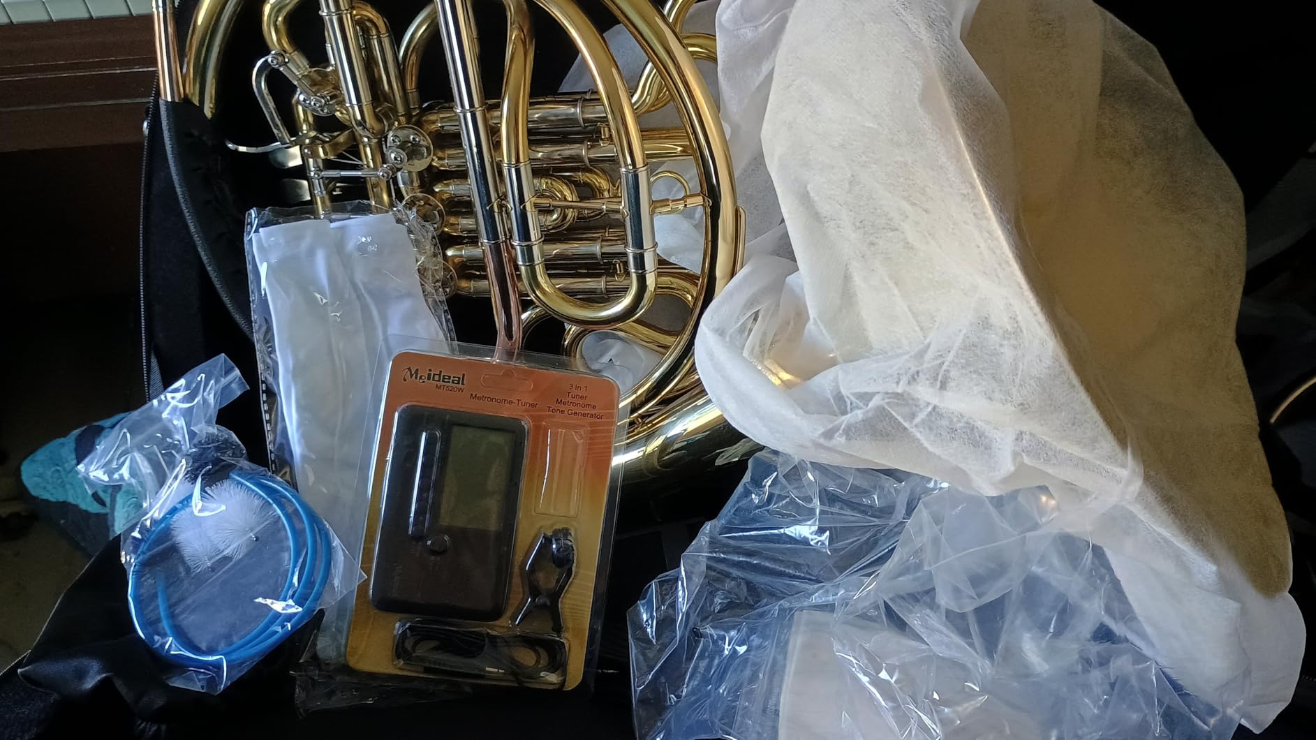 Double French Horn (Fb/Bb) 4 Keys Gold Lacquer - Intermediate Brass Instrument with Case, Mouthpiece and Cleaning Kit (Silver) customer photo 1