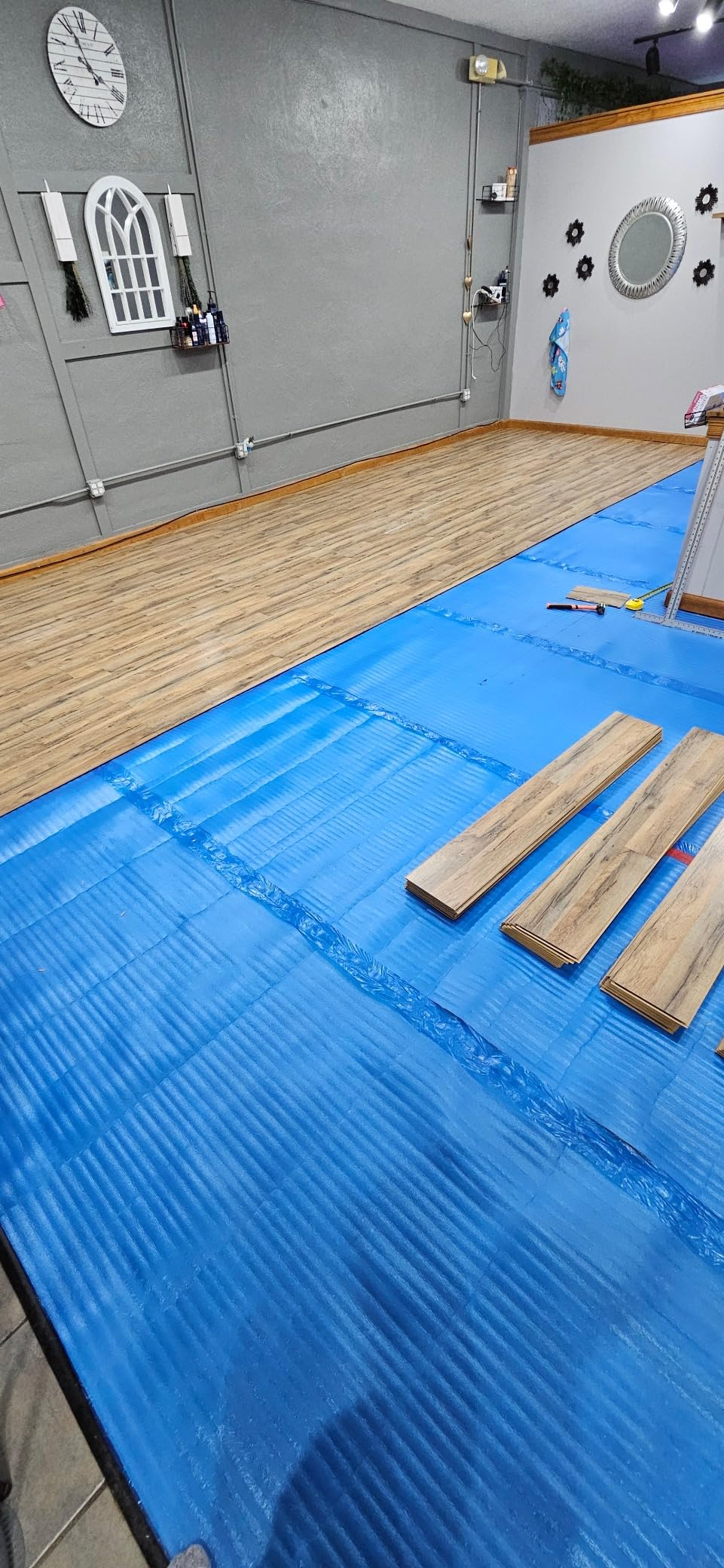 3in1 Vapor Barrier Flooring Underlayment w/Overlap and pre-Attached Tape Strip - Bestlaminate- 2mm - 500sq.ft (Bundle 5 Rolls Each 100 sg.ft.) customer photo 1