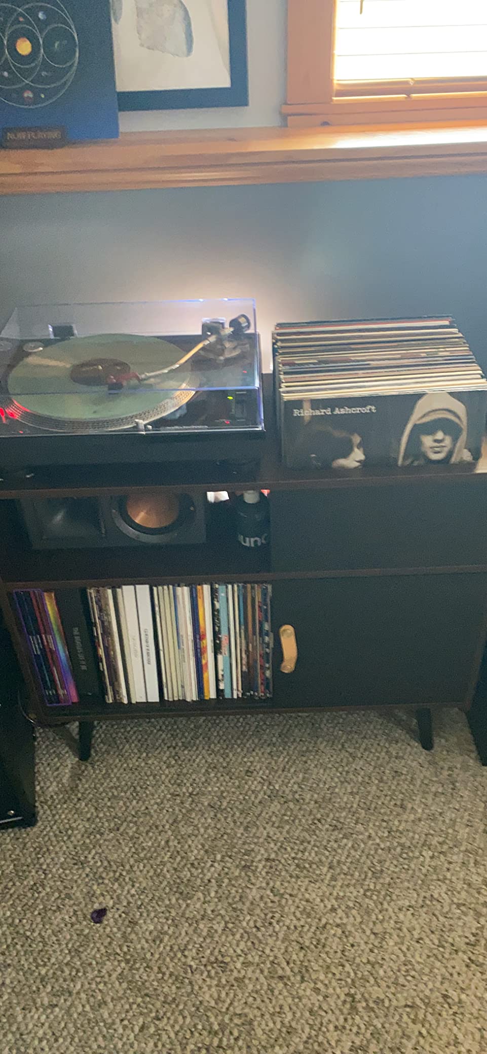 GDLF Record Player Stand with Vinyl Storage, Record Player Table Cabinet with Power Outlet, Holds up to 350 Albums, Turntable Stand with Wood Legs for Living Room, Bedroom, Office customer photo 1
