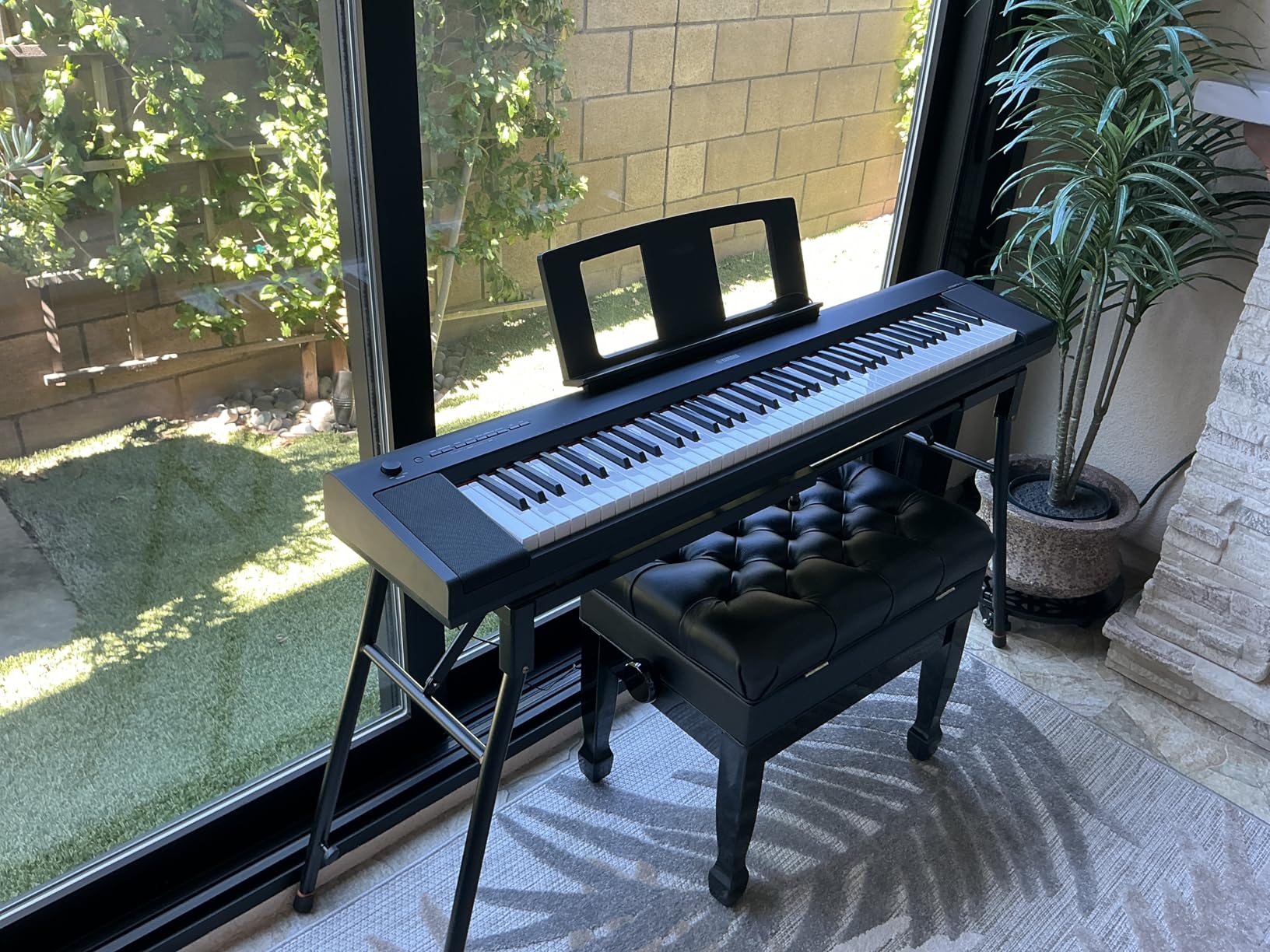 Yamaha Piaggero NP-15B 61-Key Ultra-Portable Digital Piano, Touch Sensitive Keys, Metronome, Recording Function, Black customer photo 1