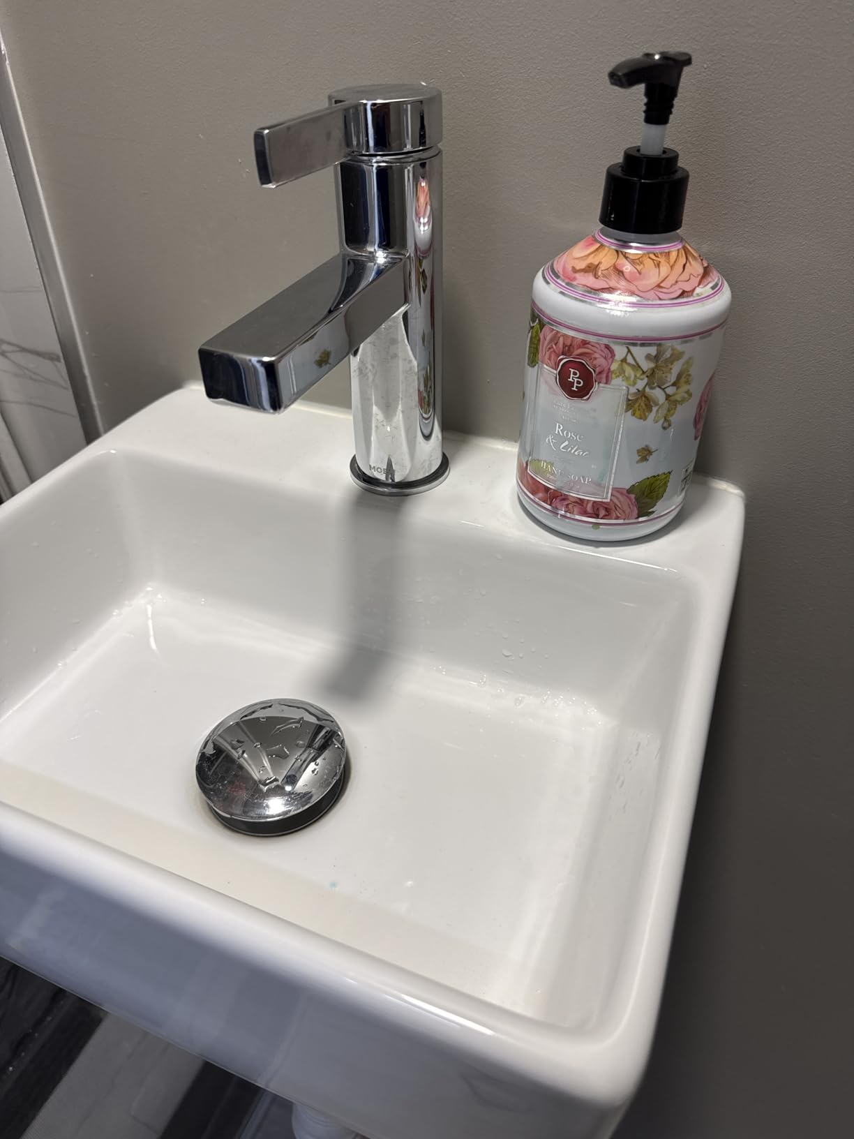 Moen Beric Spot Resist Nickel Modern One-Handle Single Hole Bathroom Faucet with Drain Assembly and Optional Deckplate for Your Bath Sink, 84774SRN customer photo 1