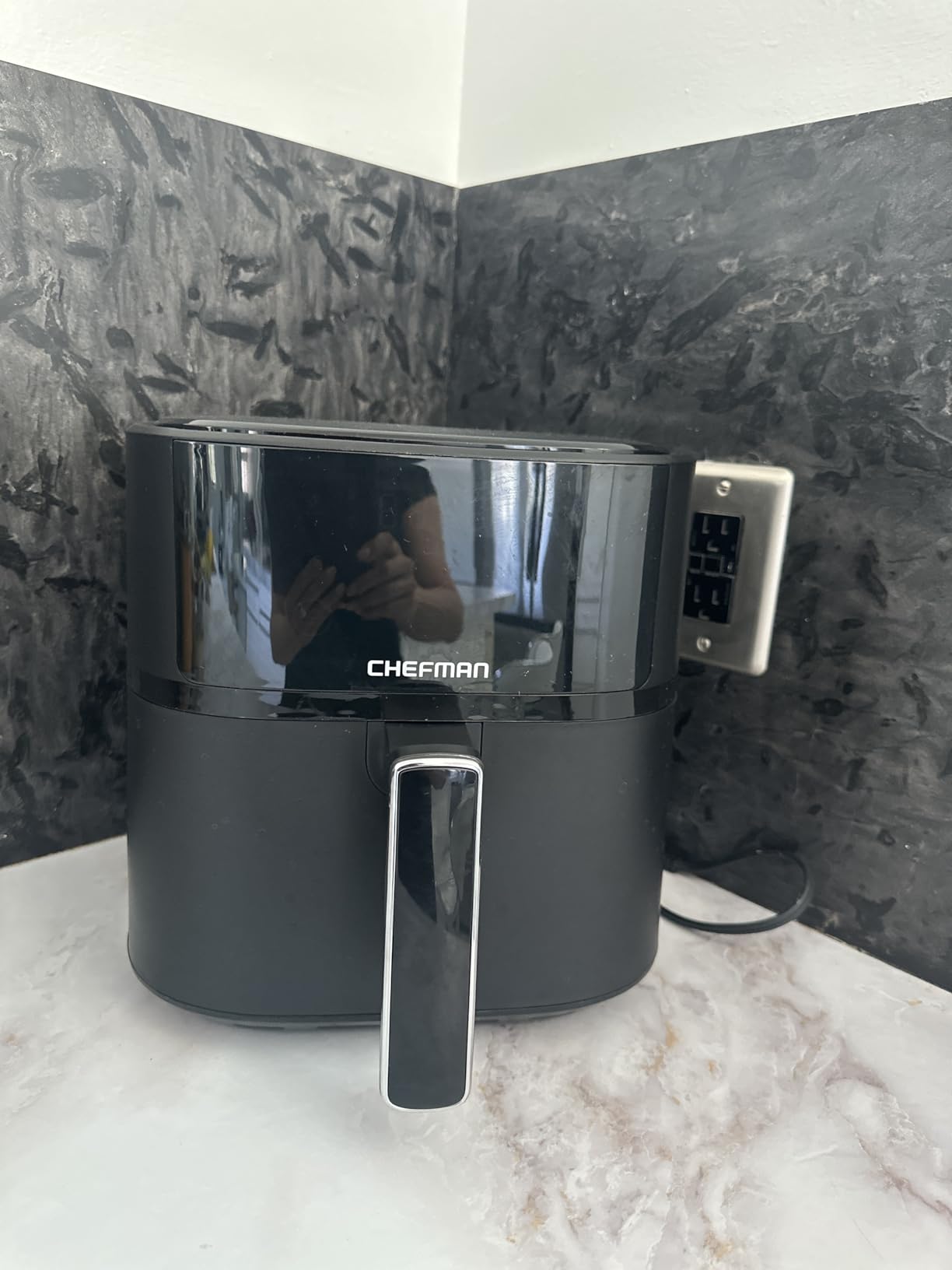Chefman Air Fryer, 6 QT Compact Airfryer for Quick & Easy Meals in Minutes, Hi-Fry Technology for Extra Crisp, Touchscreen Controls with 4 Presets, Nonstick & Dishwasher Safe Basket, Black customer photo 1