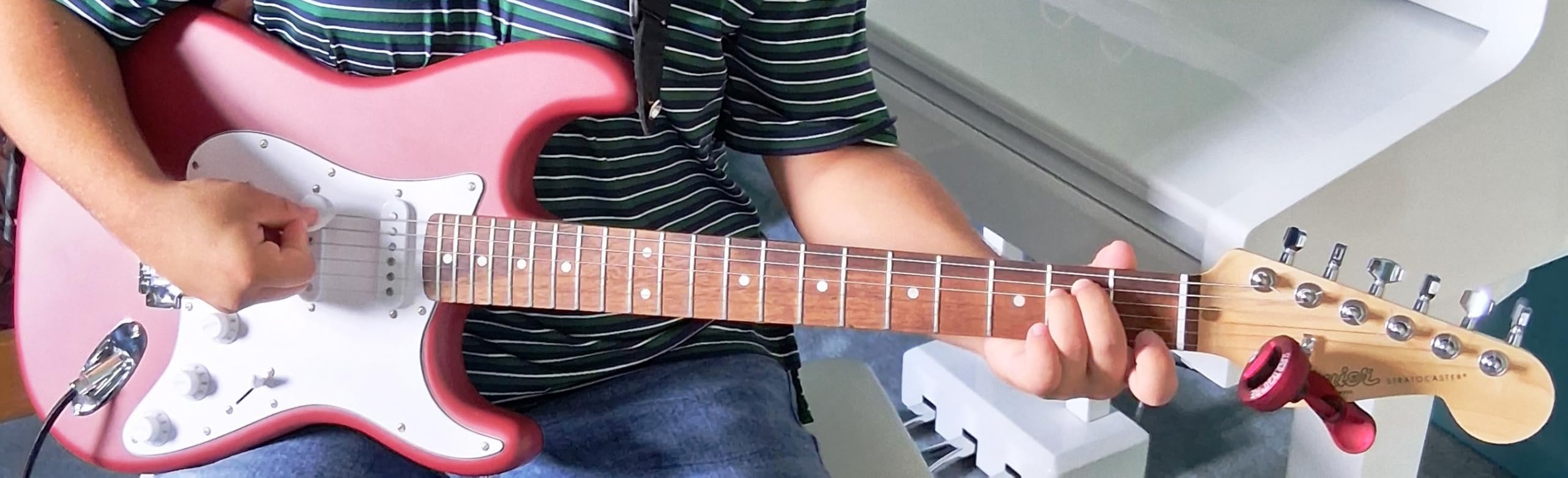 Fender Squier Debut Series Stratocaster Electric Guitar, Beginner Guitar, with 2-Year Warranty, Includes Free Lessons, Dakota Red with Matte Finish customer photo 1