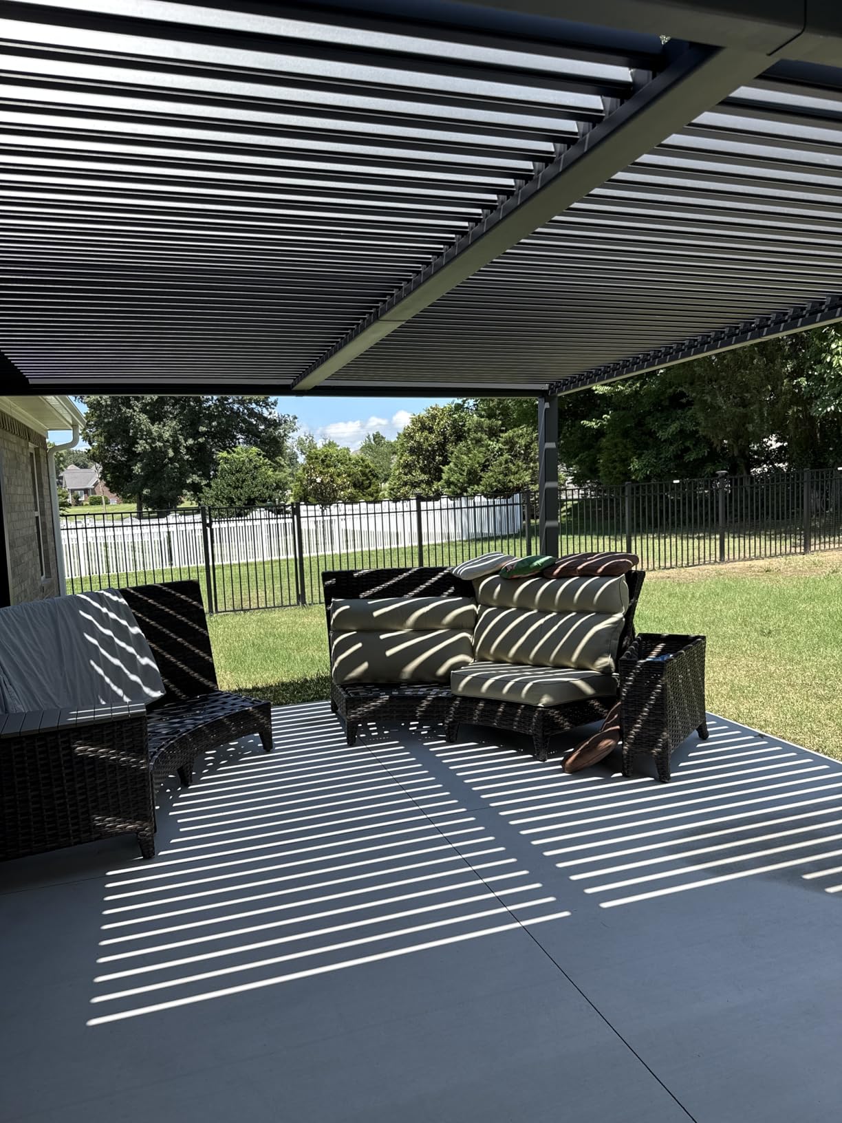 PURPLE LEAF Louvered Pergola 10' x 12' Aluminum Outdoor Pergola with Adjustable Louvers Roof and Integrated Drainage System 70 Mph High Wind Resistant Small Pergolas for Patio Deck Porch Yard customer photo 1