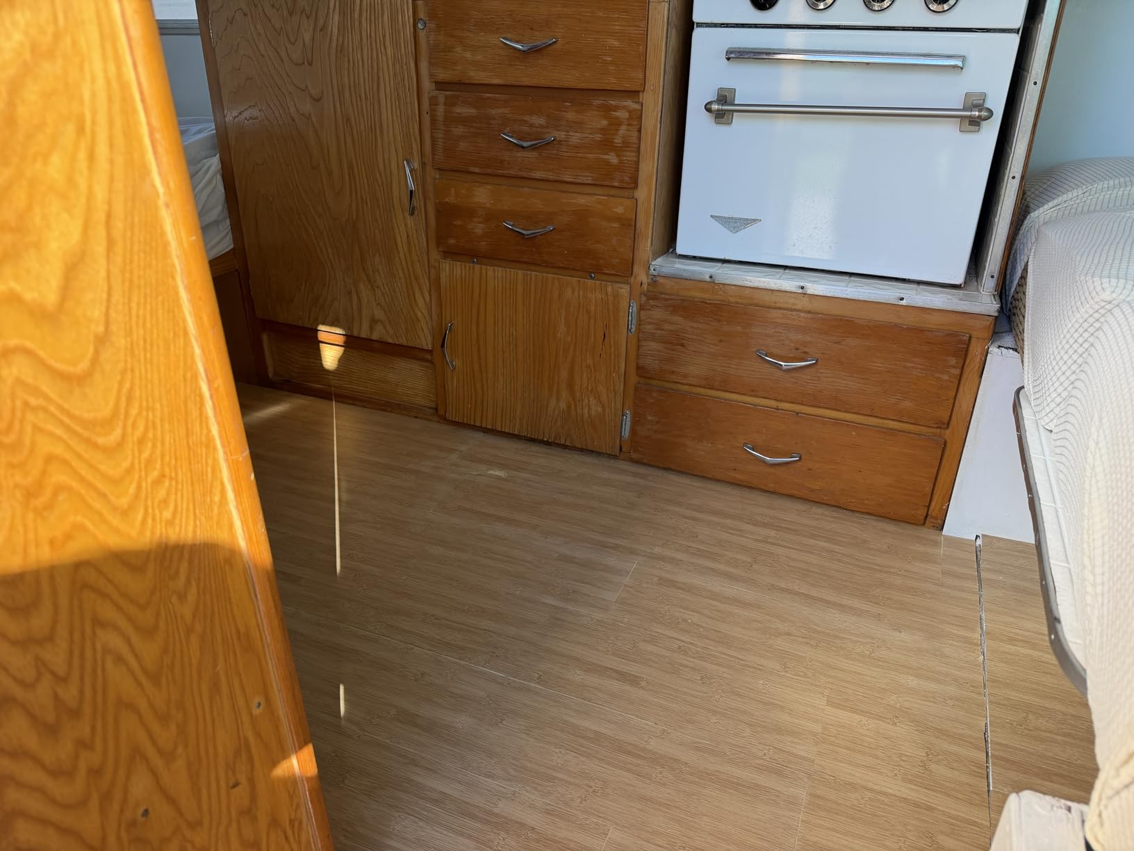 VEELIKE Natural Bamboo Peel and Stick Flooring Waterproof Vinyl Plank Flooring 16-Pack 24 Sq. ft. Peel and Stick Floor Tile Wood Laminate Flooring Stick on Floor Tiles for Bedroom Kitchen RV 6''x36'' customer photo 2