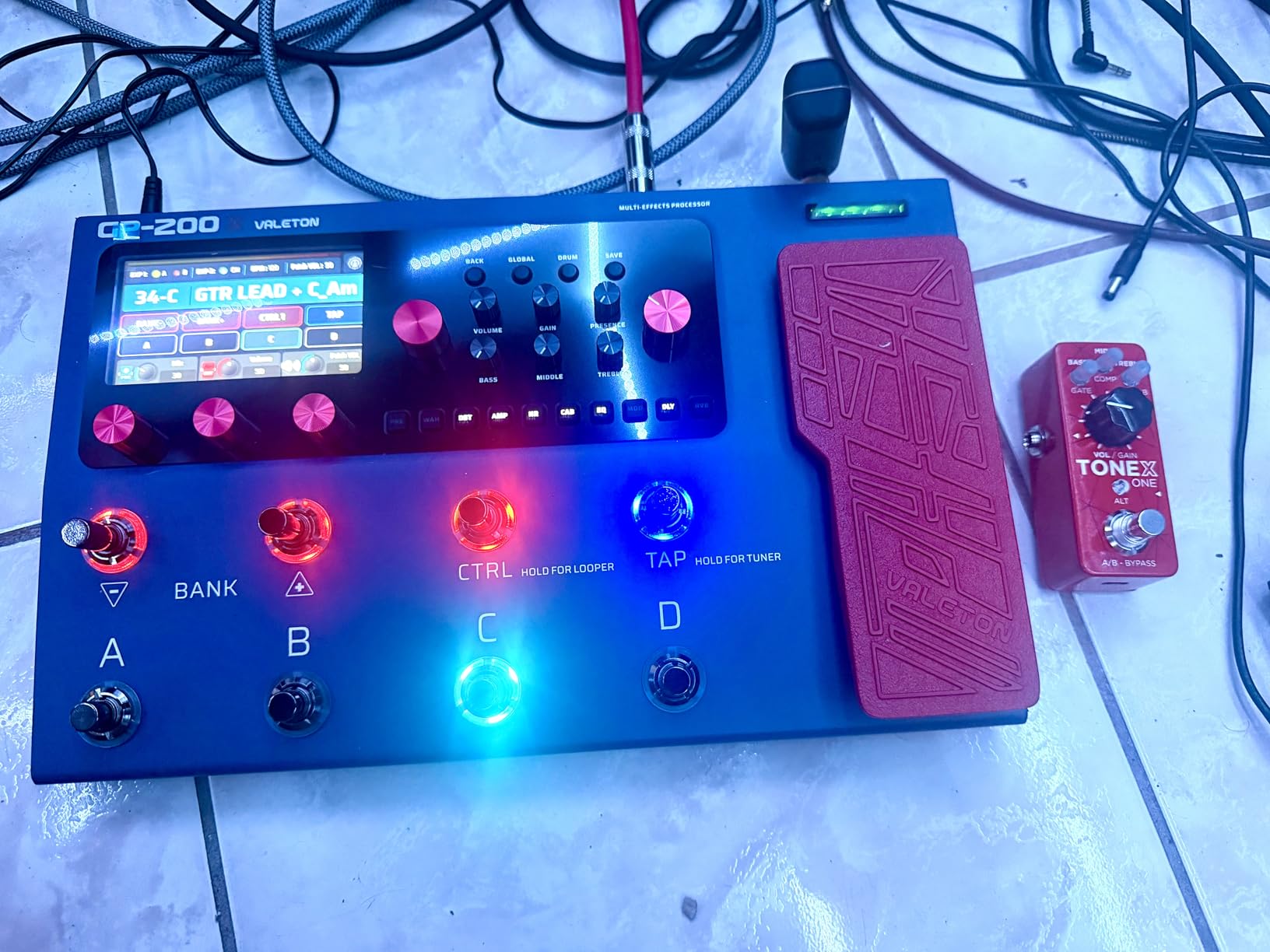 VALETON Multi Effects Processor Pedal with Expression Pedal FX Loop MIDI I/O Amp Modeling IR Cabinets Simulation Stereo OTG USB Audio Interface GP-200X customer photo 1