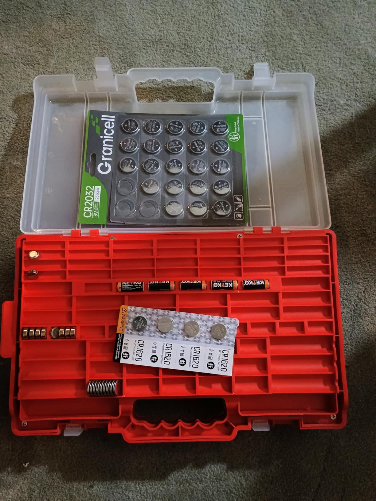 Narotood Battery Organizer Storage Holder Box Case with Tester, Ultra-Large 280+ Batteries Double-Sided Variety Pack,Holds AA AAA 4A C D Cell 9V 3V Lithium18650 LR44 CR2 CR123 CR1632 - Red customer photo 2