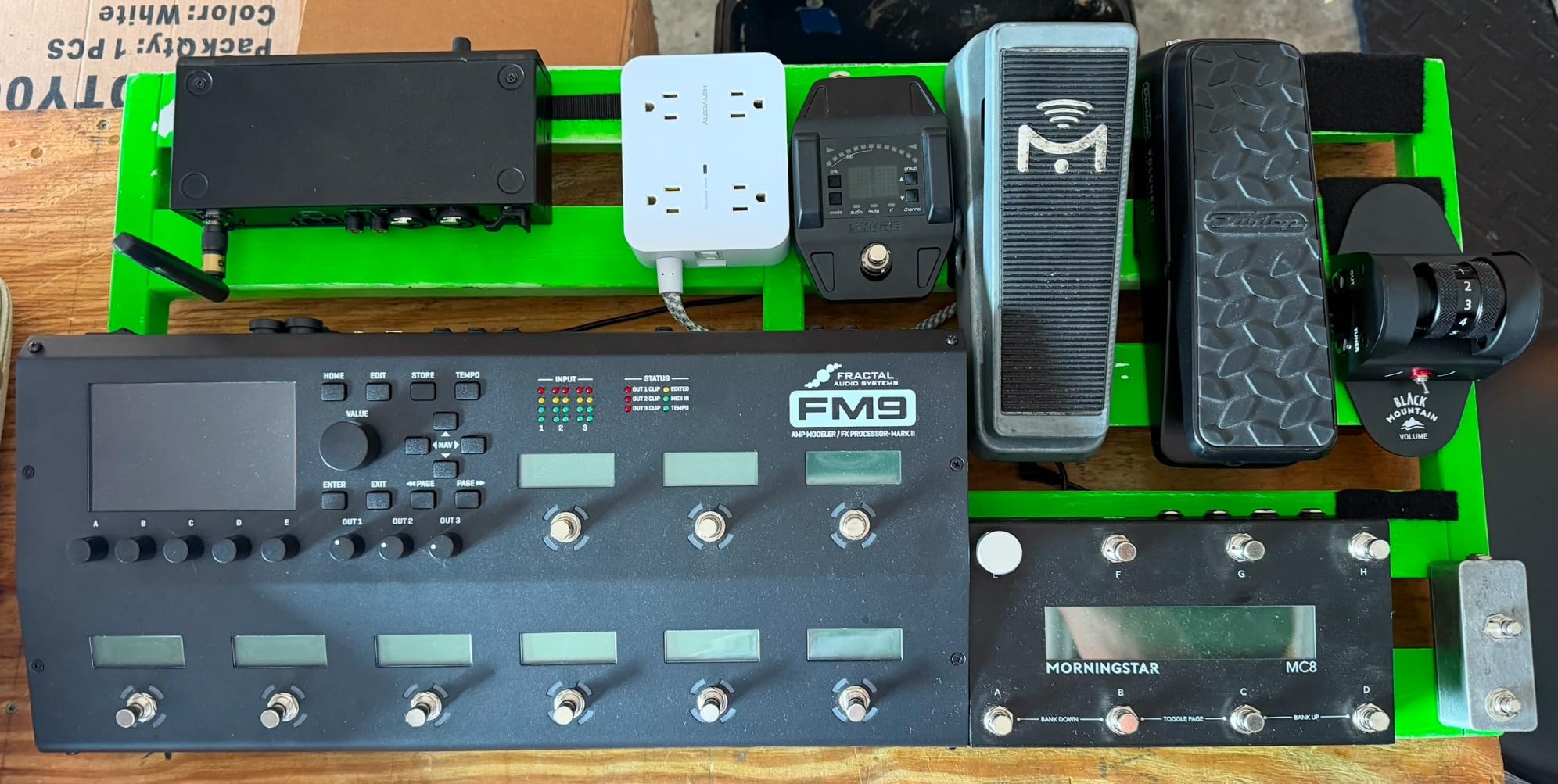Black Mountain Mini Volume Pedal for Electric Guitar, Acoustic Guitar, Bass, Keyboard, and More customer photo 1