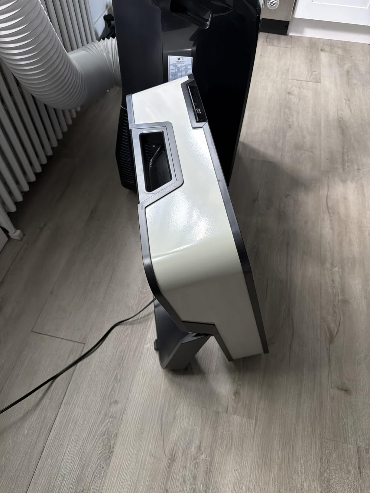 Vornado Model 80X High Velocity Box Fan with Kick Stand, Digital Display, Removable Grille, Variable Speed Control, 1-12 Hour Timer, Powerful Floor Fan for Bedroom, Targeted Cooling Fan, Cool Gray customer photo 2
