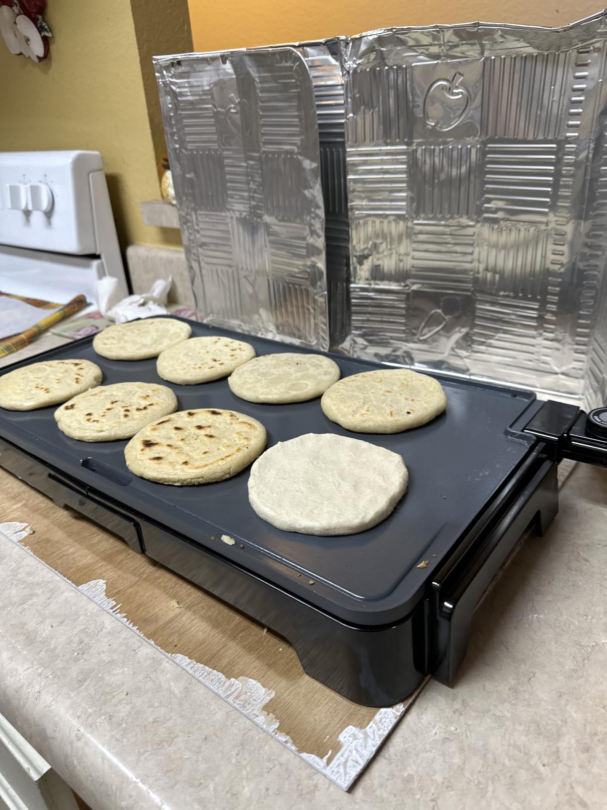 Gourmia 22 Inch XL Electric Griddle Pan - Nonstick Extra Large Flat Top Ceramic Surface, Countertop Cooker, Adjustable 200-400F, Pull-Out Drip Tray, Compact Handle-Free Design customer photo 1