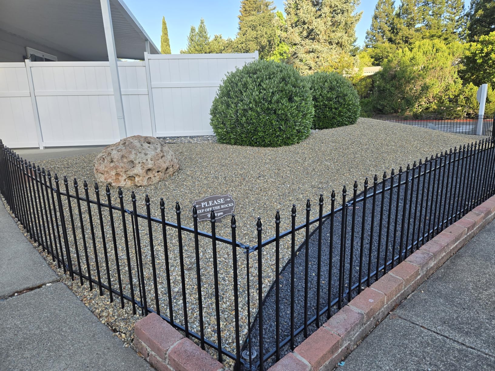 FOREHOGAR Metal Garden Fence 30 in H x 16 ft L, Border Fences Panels Animal Barrier for Dogs, No Dig Garden Fencing for Yard Patio Flower Bed Lawn Outdoor, 8 Panels + 9 Stakes Black customer photo 2