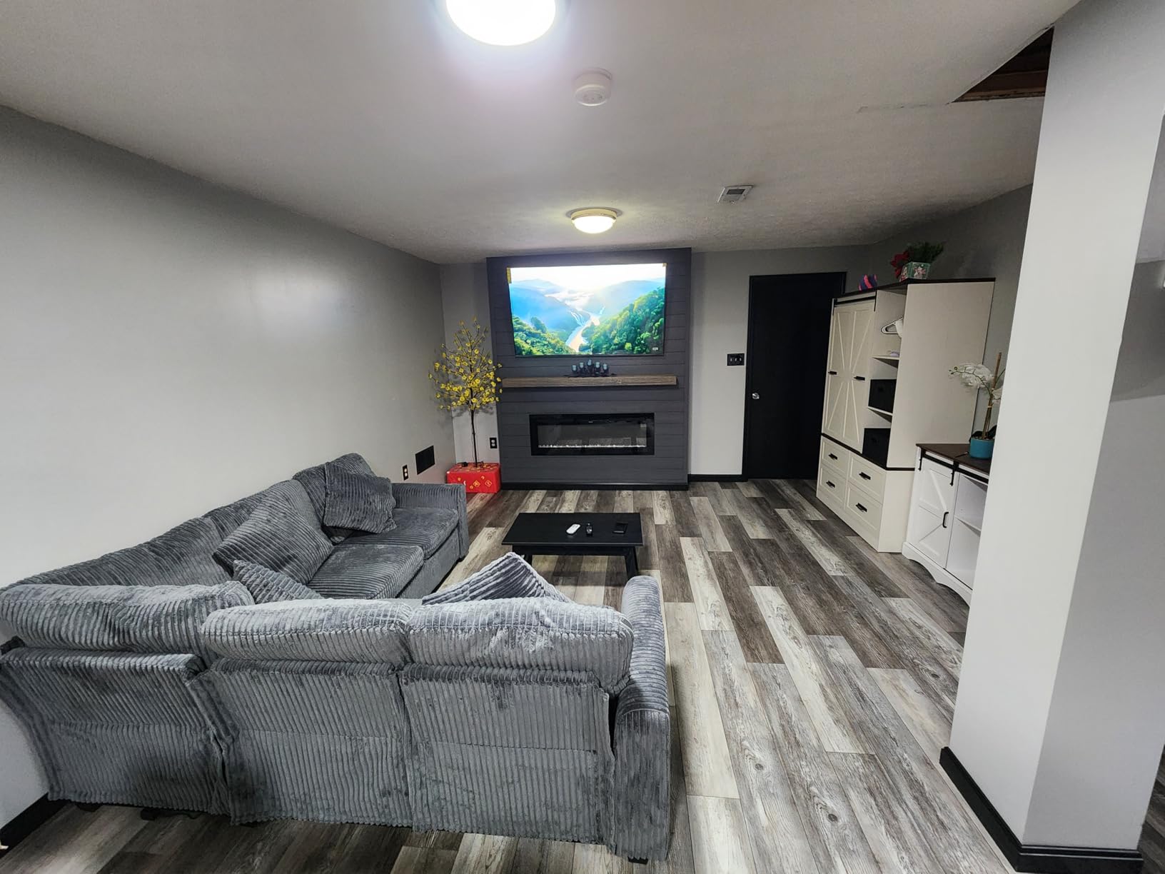 VEVOR Floor Underlayment 300 sq. ft, 3-in-1 2 mm Thick Flooring Padding with Tape & Vapor Barrier, Heavy Duty EPE Foam Soundproofing & Noise Reduction, for Laminate Wood (3 Rolls x 100 sq. ft) customer photo 1